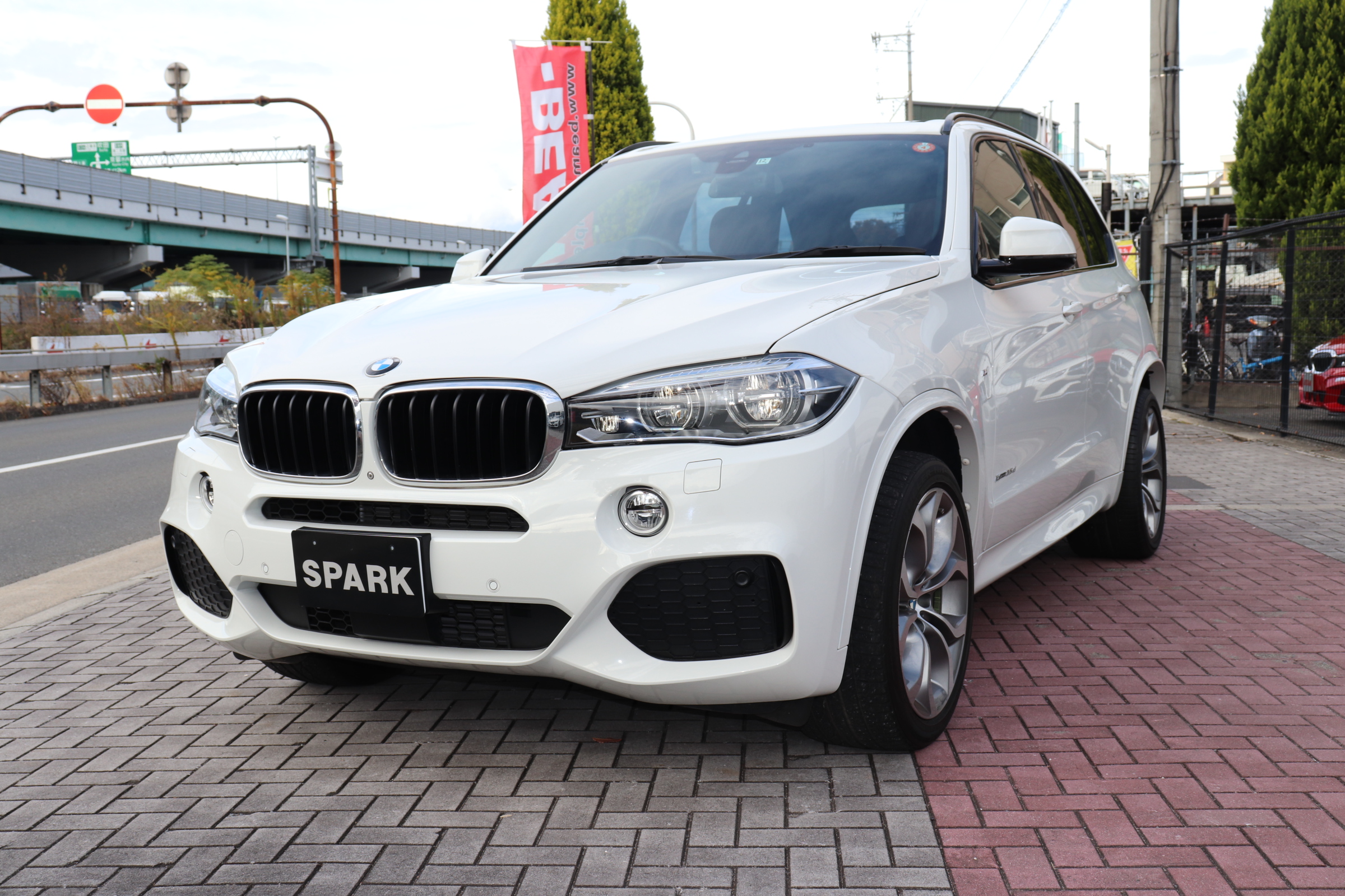 X5 xDrive35d Mスポーツ セレクトパッケージ アダプティブＬＥＤライト パノラマサンルーフ サラウンドビュー車両画像01