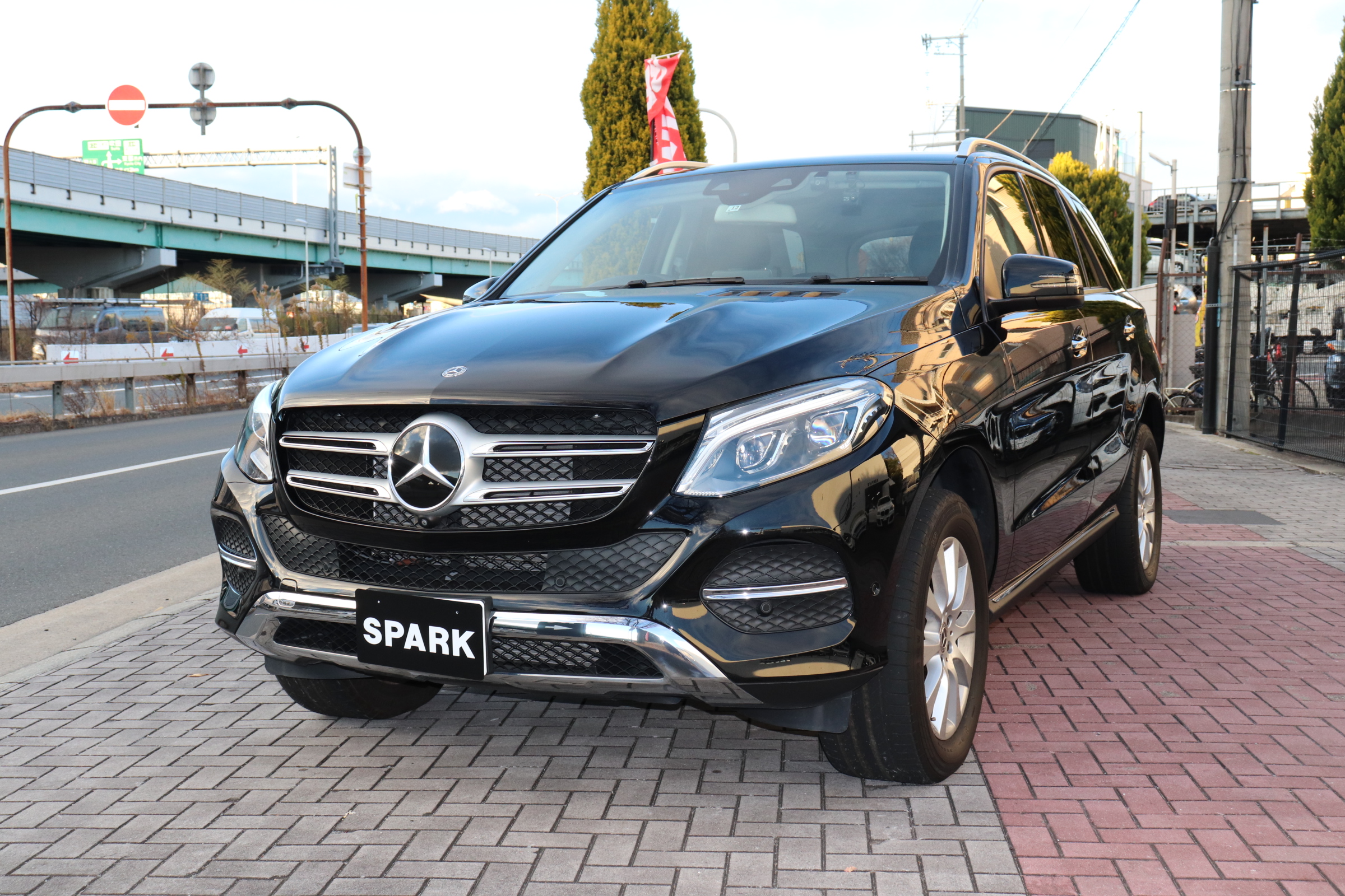 GLE350d 4マチック本革仕様 4WD ワンオーナー　レーダークルーズ車両画像01