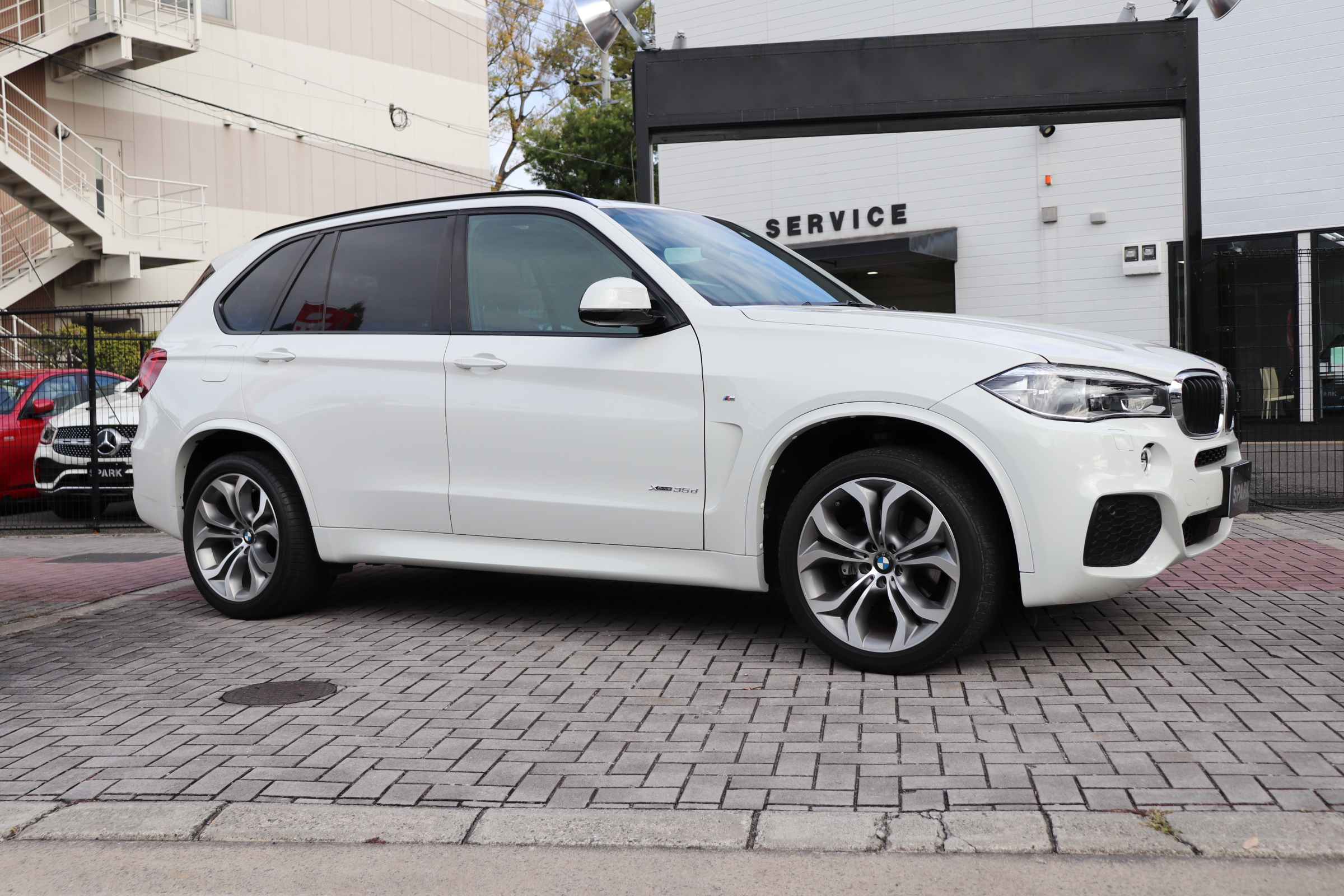 X5 xDrive35d Mスポーツ セレクトパッケージ アダプティブＬＥＤライト パノラマサンルーフ サラウンドビュー車両画像05