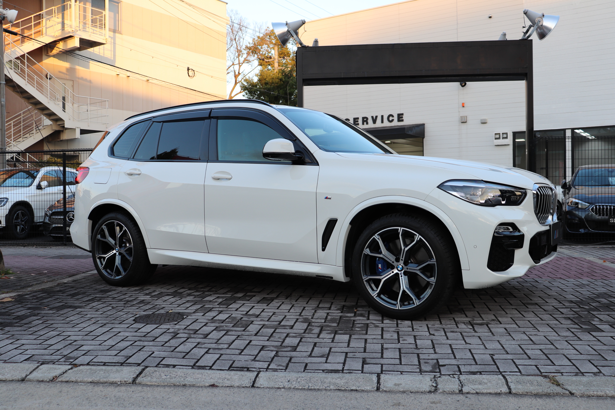 X5 xDrive35d Mスポーツ スカイラウンジＳＲ ワンオナ コンフォート＆プラスＰ車両画像04