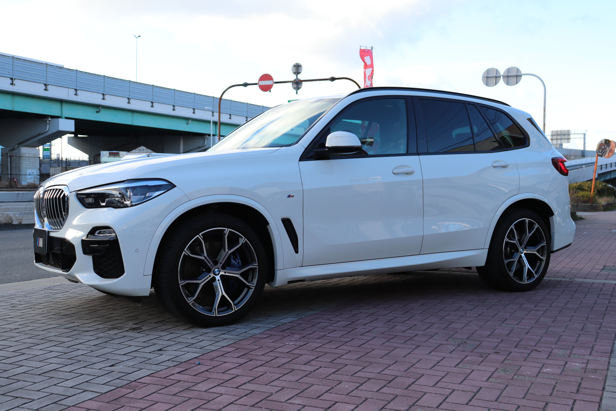 X5 xDrive 35d Mスポーツ パノラマSR 黒革 OP21インチホイール HUD車両画像08