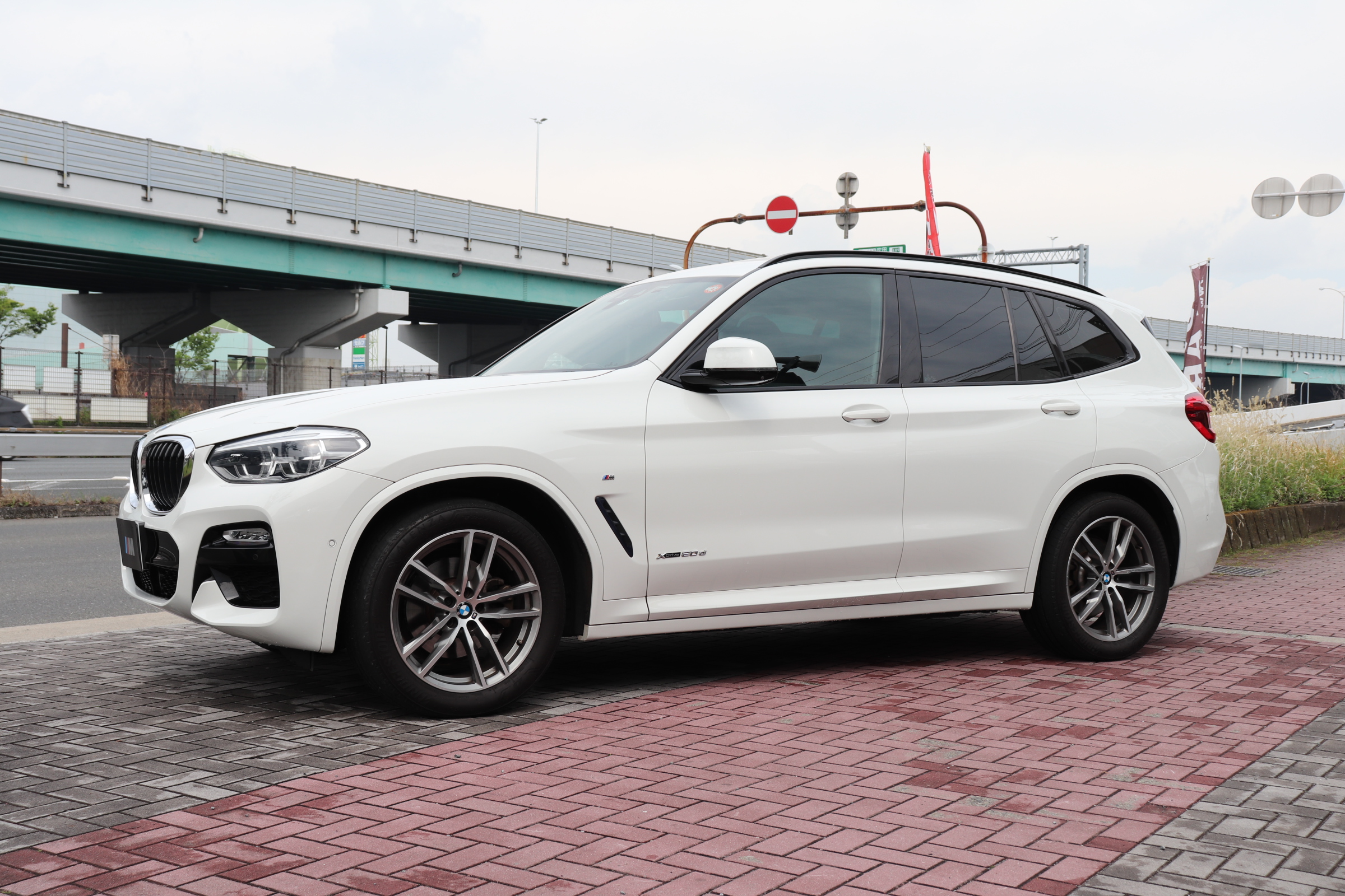 X3 xDrive20d Mスポーツ ワンオナ パノラマSR 黒革 アンビエントライト車両画像08