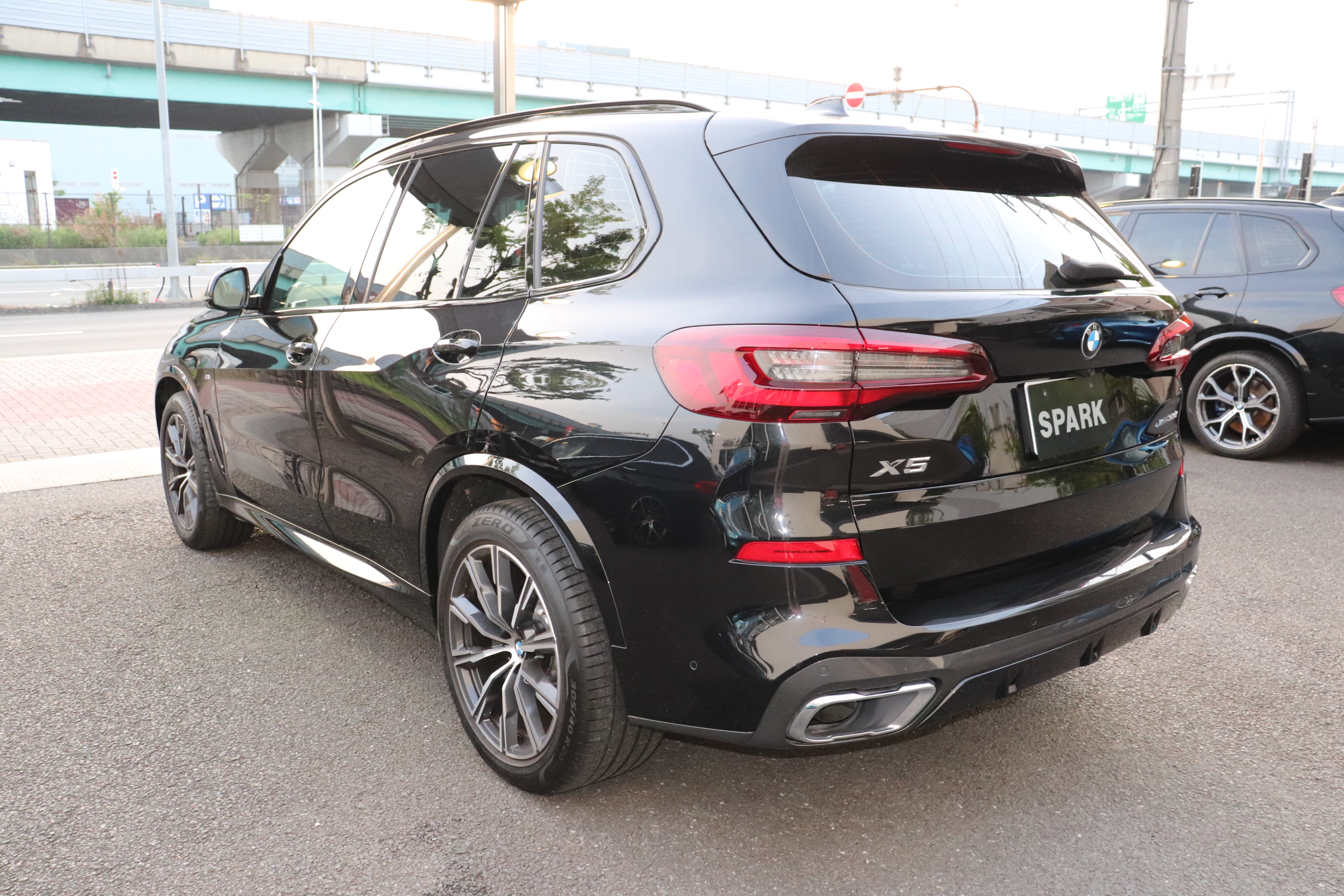 X5 xDRive35d  Mスポーツ　パノラマサンルーフ　ブラックレザーシート車両画像07