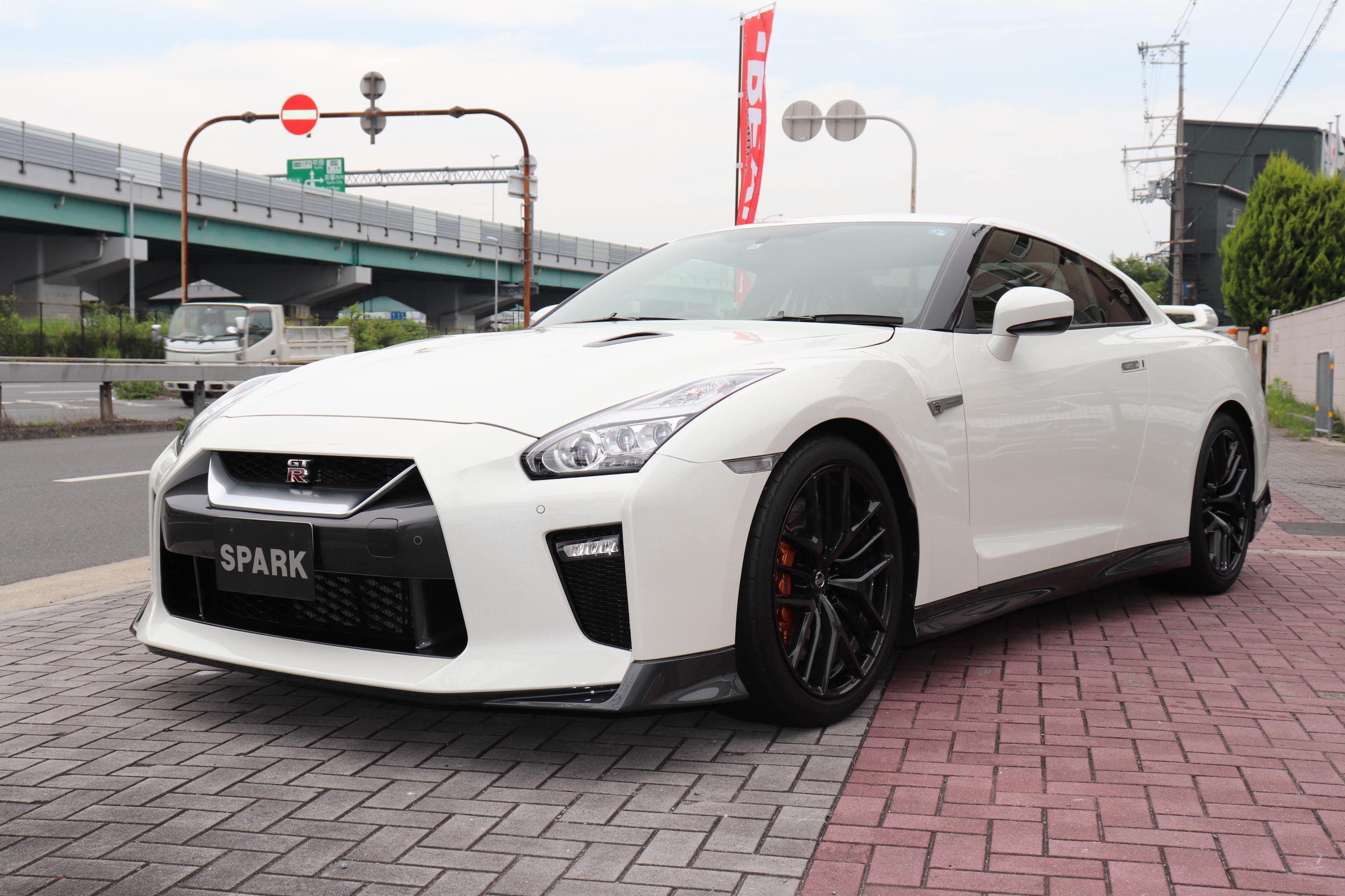 GT-R ピュアエディション 4WD 後期モデル バックカメラ車両画像09