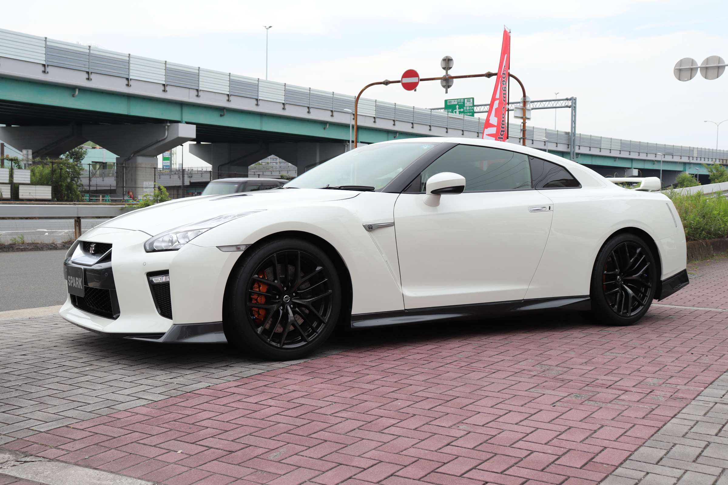 GT-R ピュアエディション 4WD 後期モデル バックカメラ車両画像08