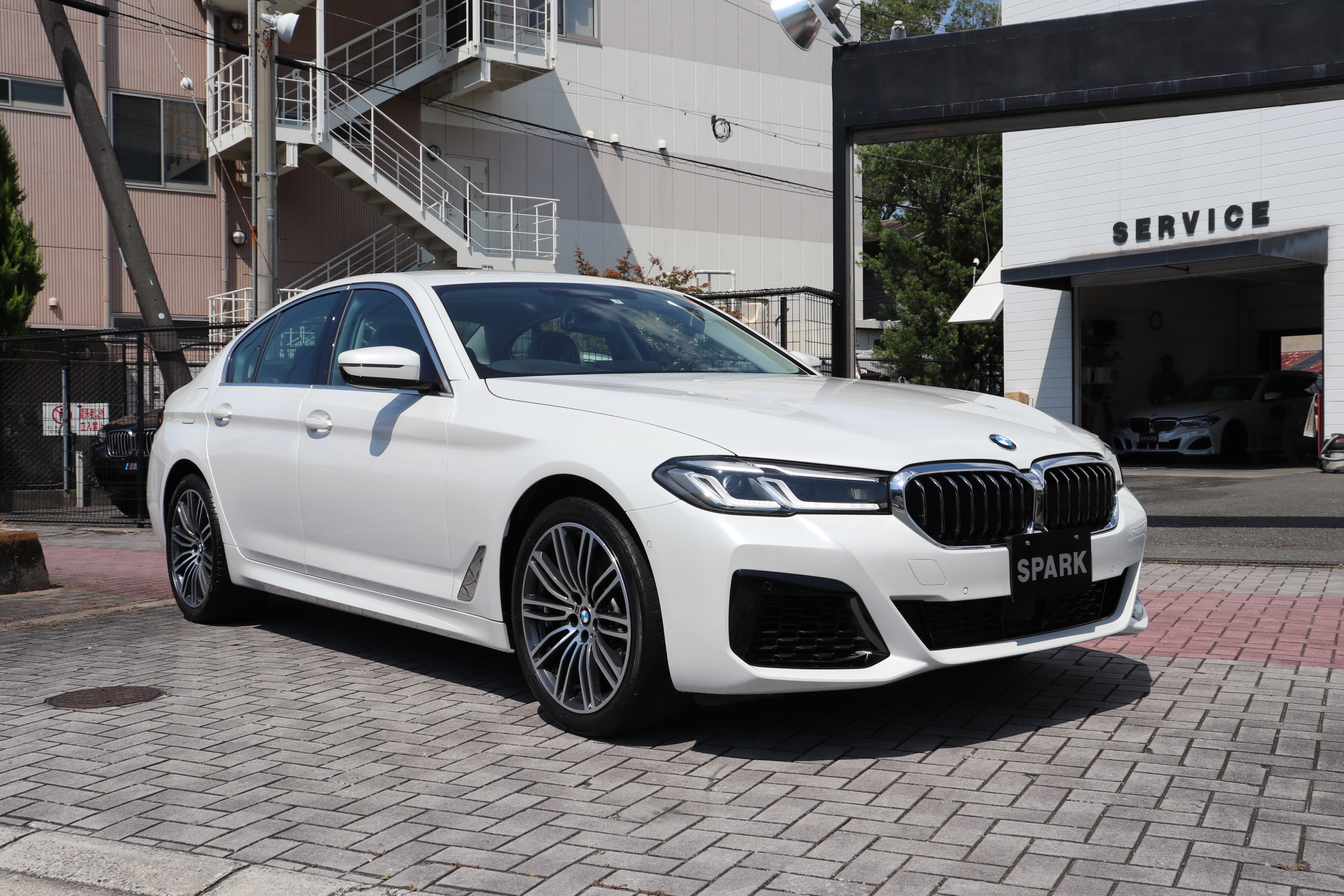 523i LCI Mスポーツ仕様  ワンオーナー ブラックレザー ライブコックピット車両画像03