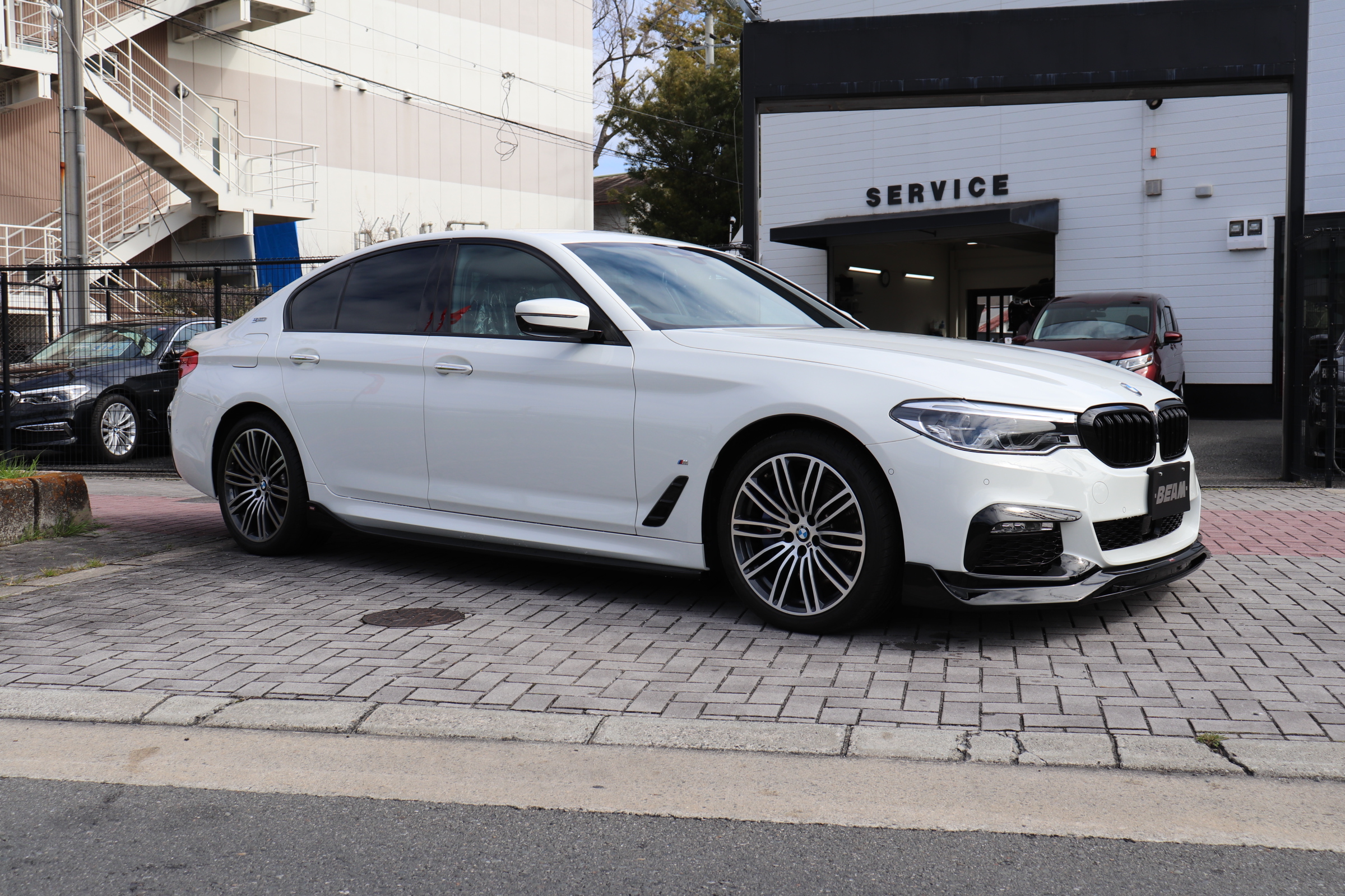 530e iパフォーマンス MスポーツBEAMコンプリートカー 黒革 ワイヤレス充電車両画像04