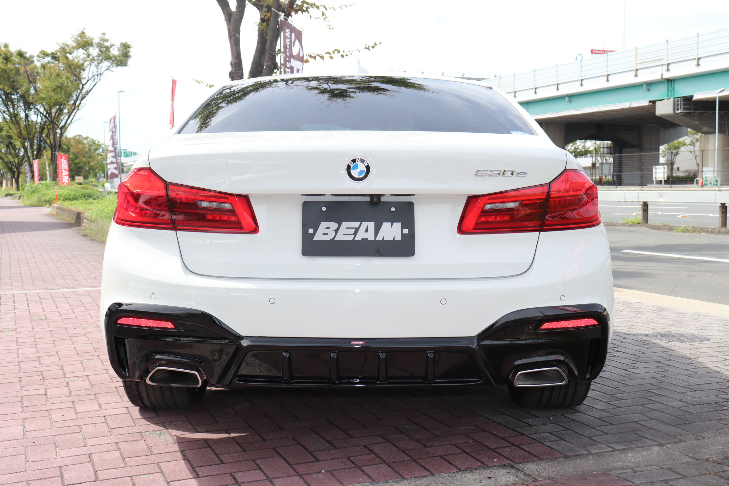 530e iパフォーマンス MスポーツBEAMコンプリートカー 黒革 ワイヤレス充電車両画像06
