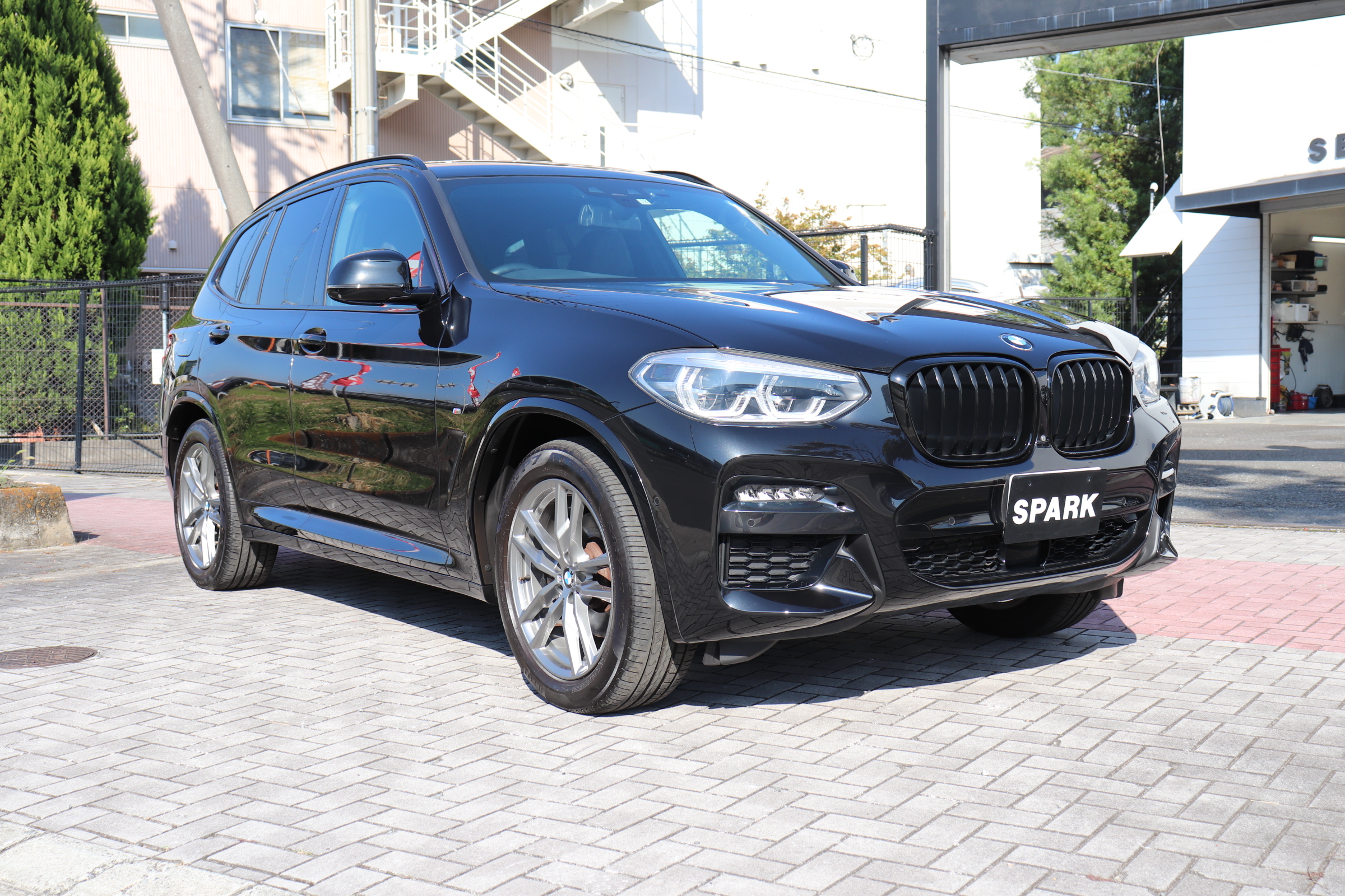 X3 xDrive20d Mスポーツ ブラウンレザー ライブコックピット HUD 黒グリル車両画像03