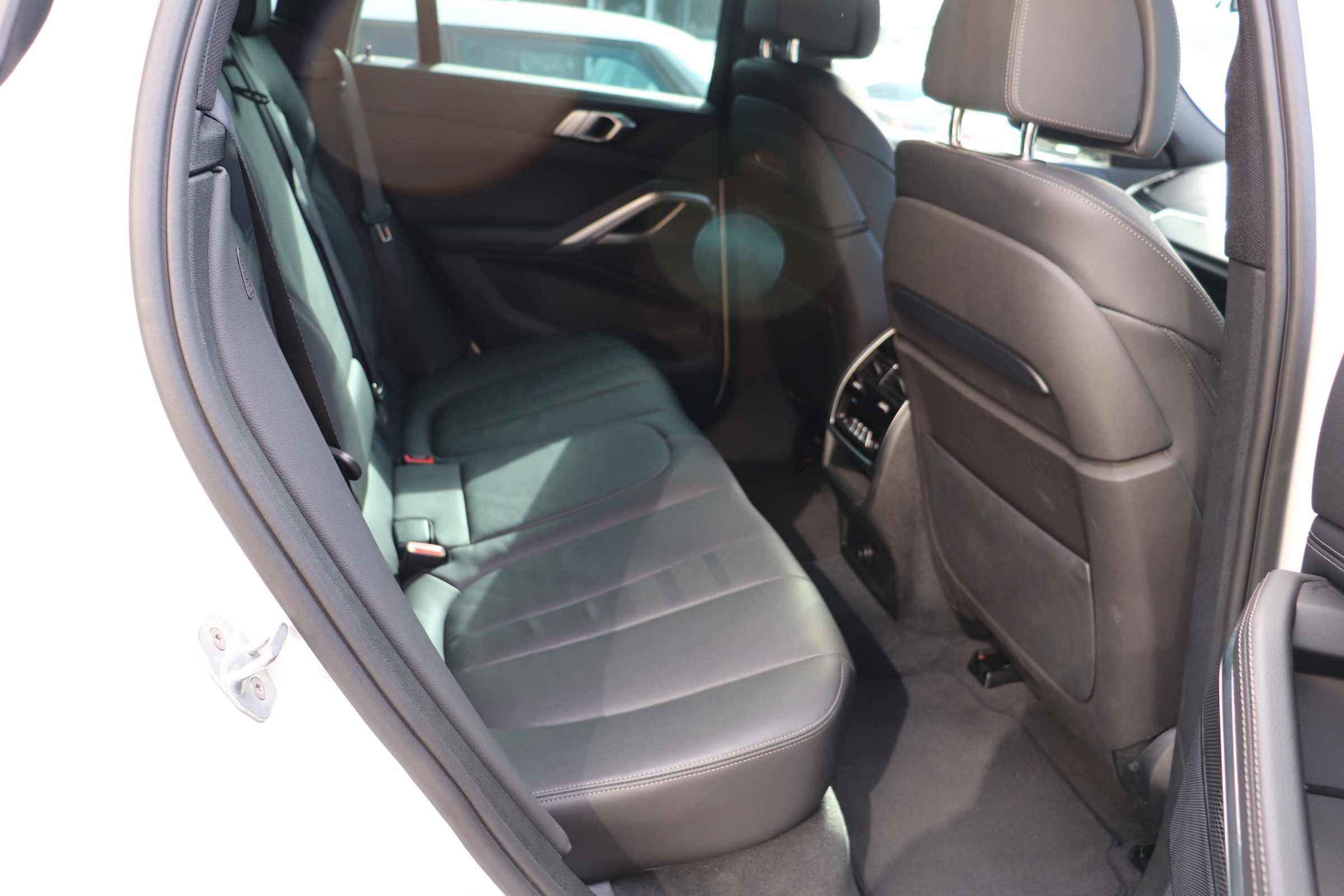 X6 xDrive35d Mスポーツ コンフォート＆プラスパッケージ パノラマSR 黒革 HUD車両画像11
