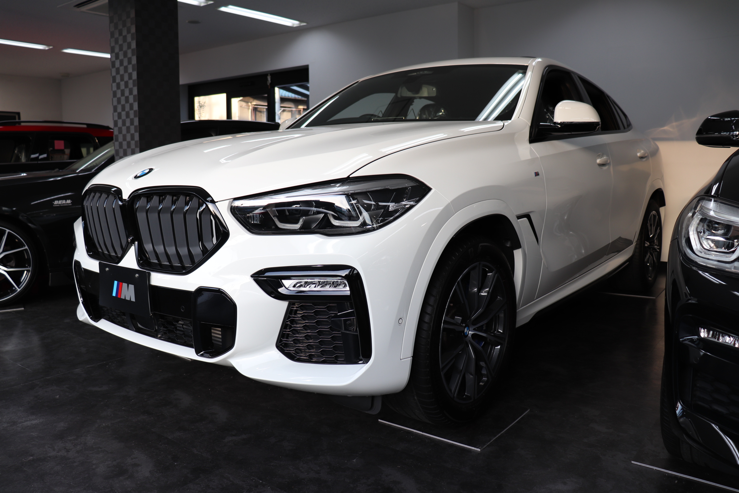 X6 xDrive35d Mスポーツ コンフォート＆プラスパッケージ パノラマSR 黒革 HUD車両画像09