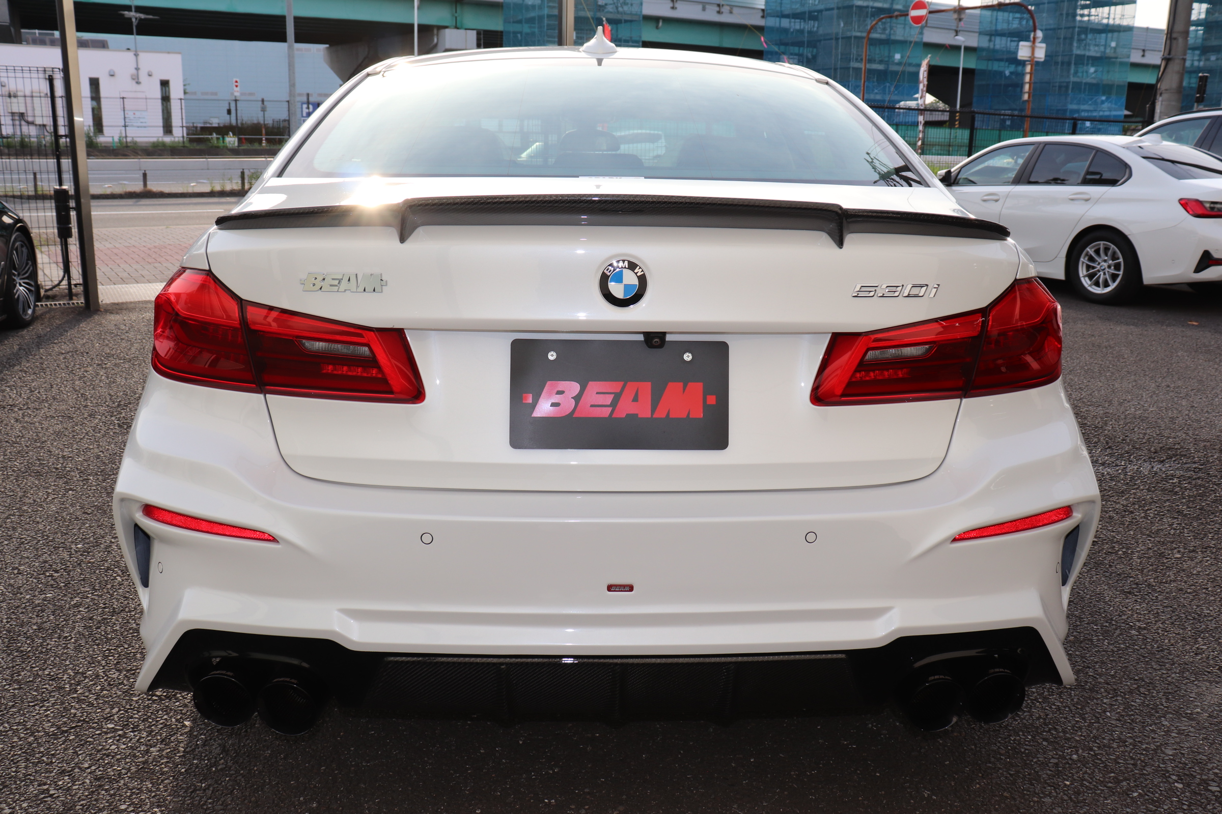 530i ラグジュアリー BEAMコンプリートカー 黒革 全席シートヒーター車両画像06