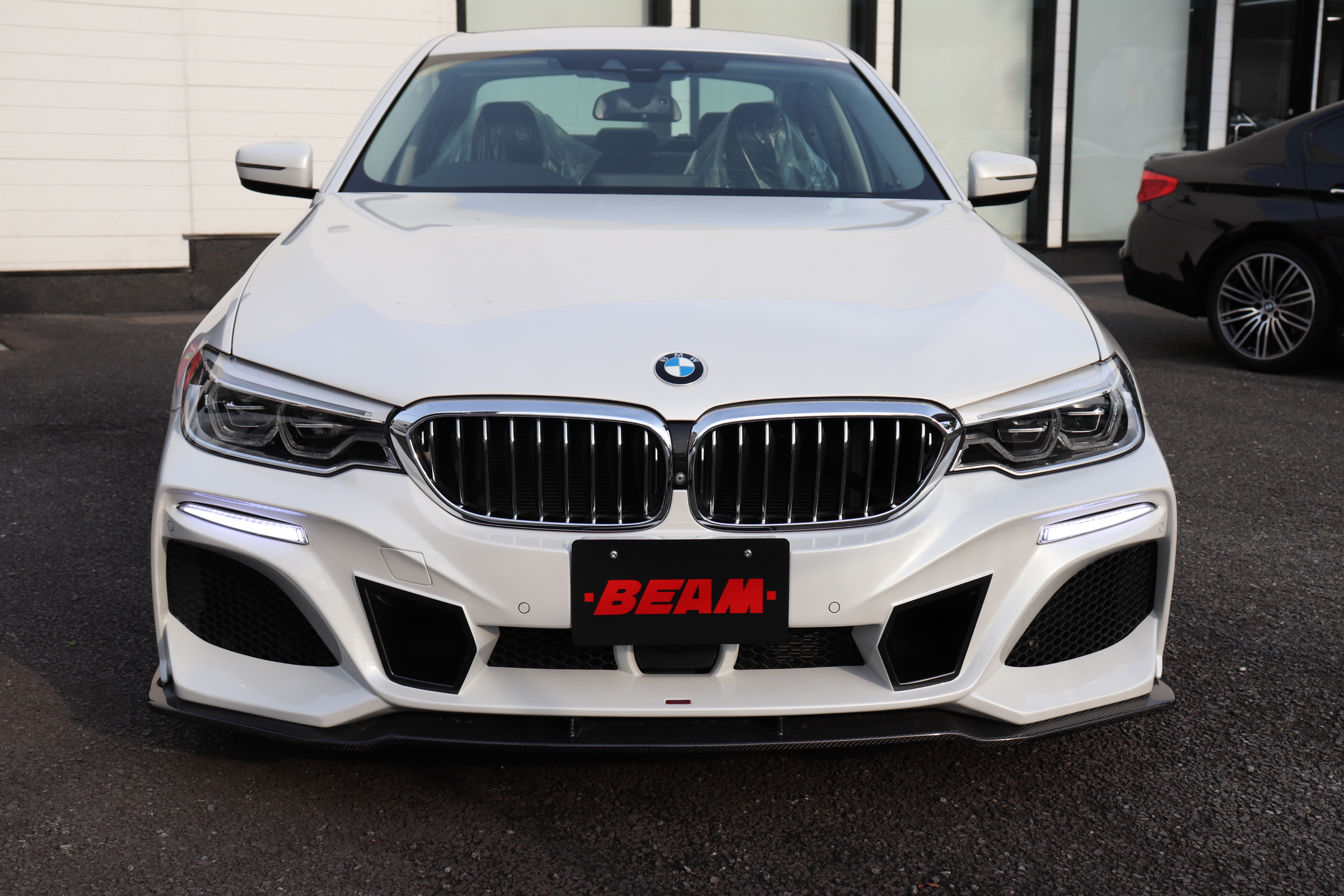 530i ラグジュアリー BEAMコンプリートカー 黒革 全席シートヒーター車両画像02