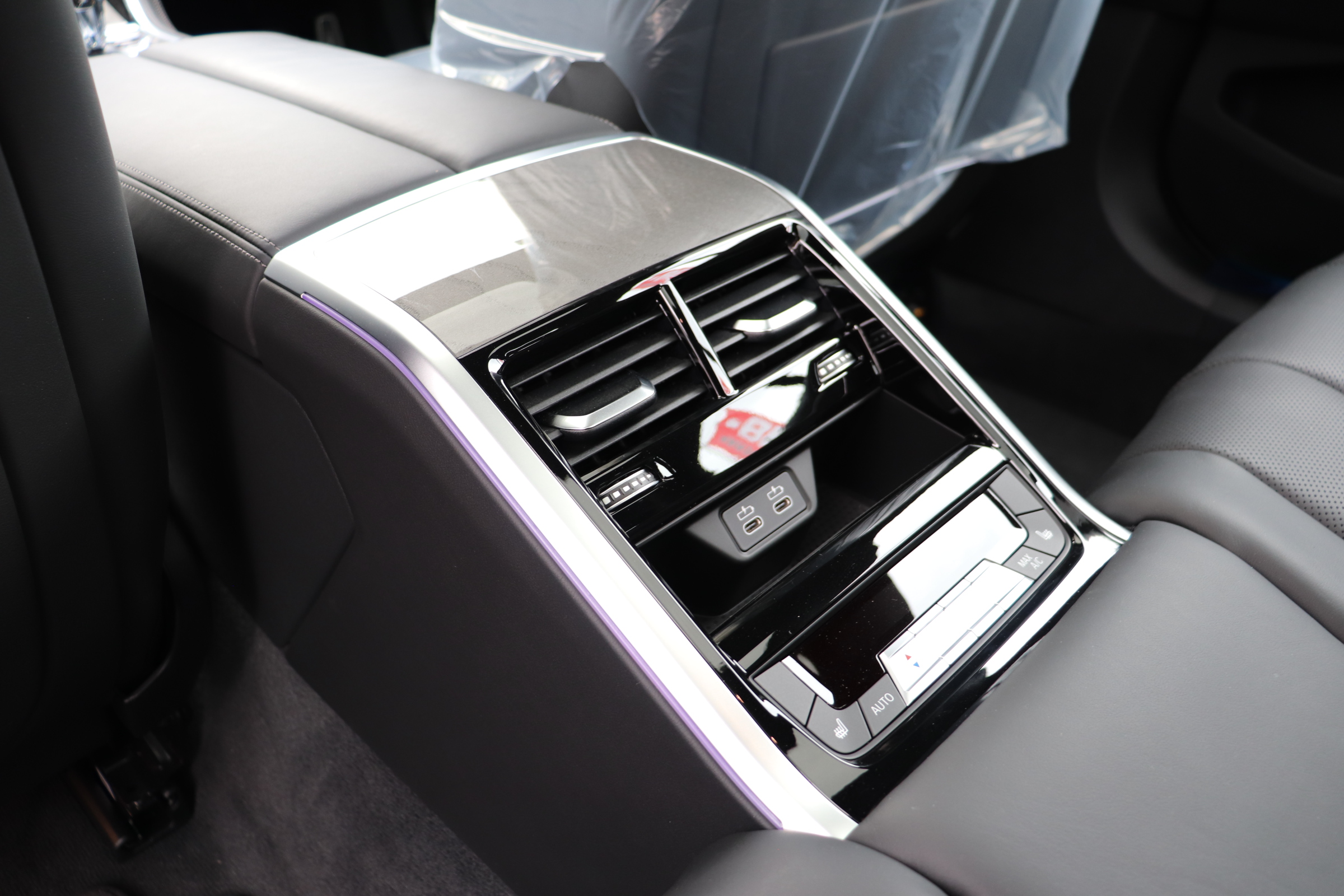 840ⅾグランクーペ後期モデル xDrive EXC Mスポーツ ワンオナ サンルーフ 黒革 ソフトクローズ車両画像15
