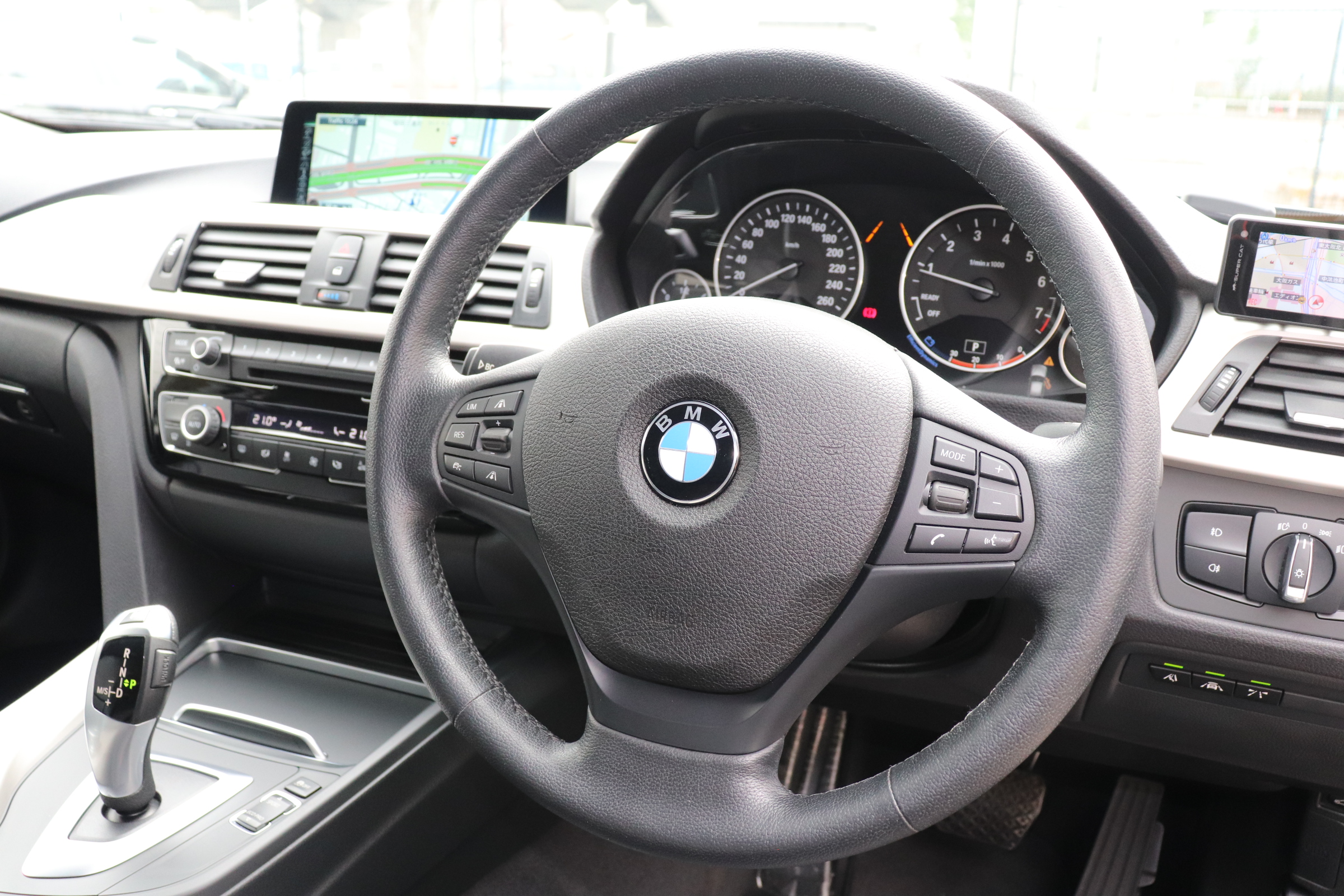 320i BEAMコンプリートカー ブラックレザー調シート ACC 衝突軽減ブレーキ レーンキープアシスト　車両画像10