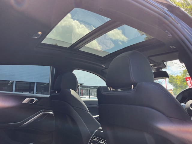 X6 xDrive35d Mスポーツ マイルドハイブリッドスカイラウンジパノラマサンルーフOP22インチAW車両画像10
