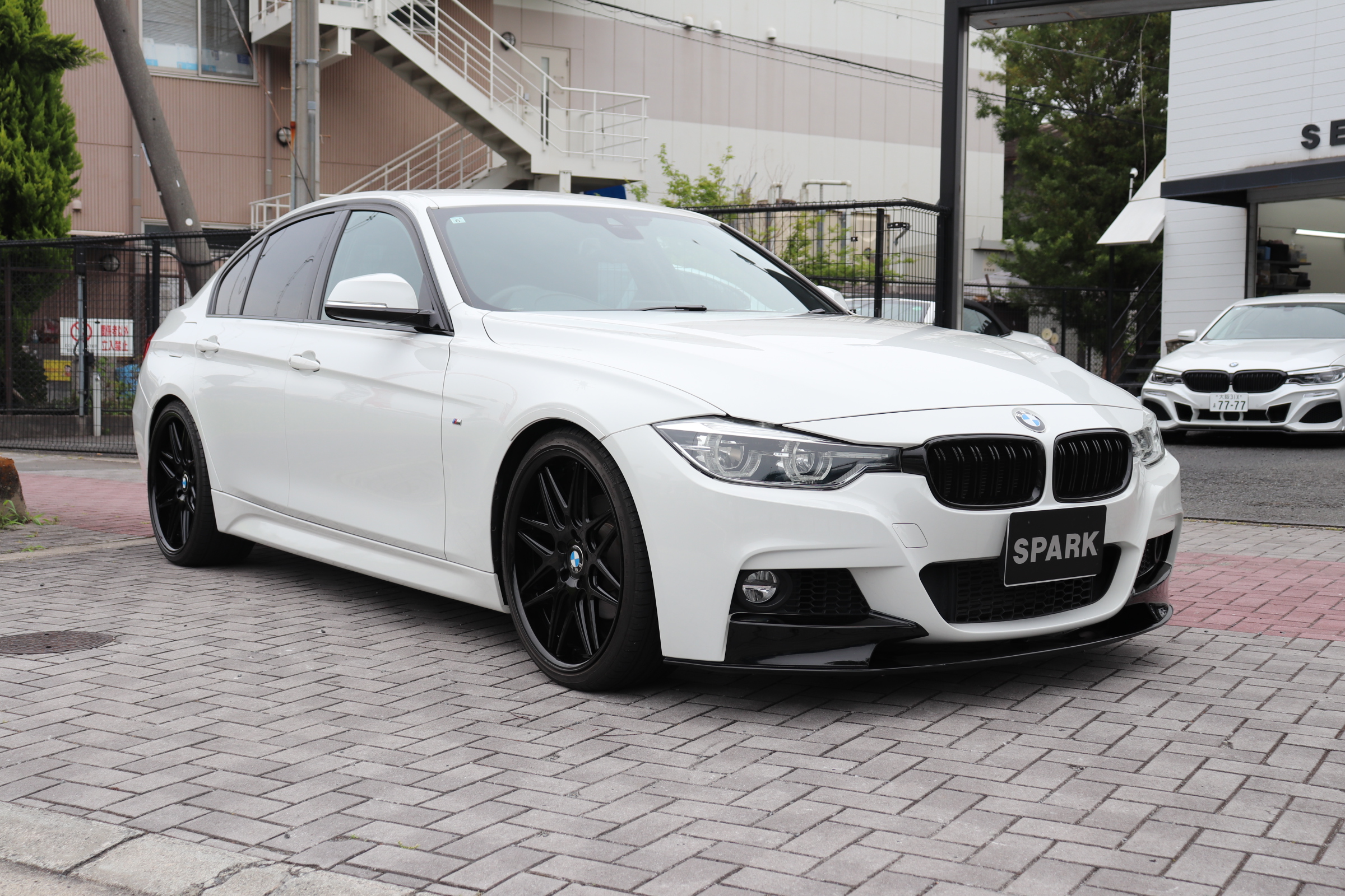 318i Mスポーツ 20インチホイール フロントリップ ローダウン車両画像03
