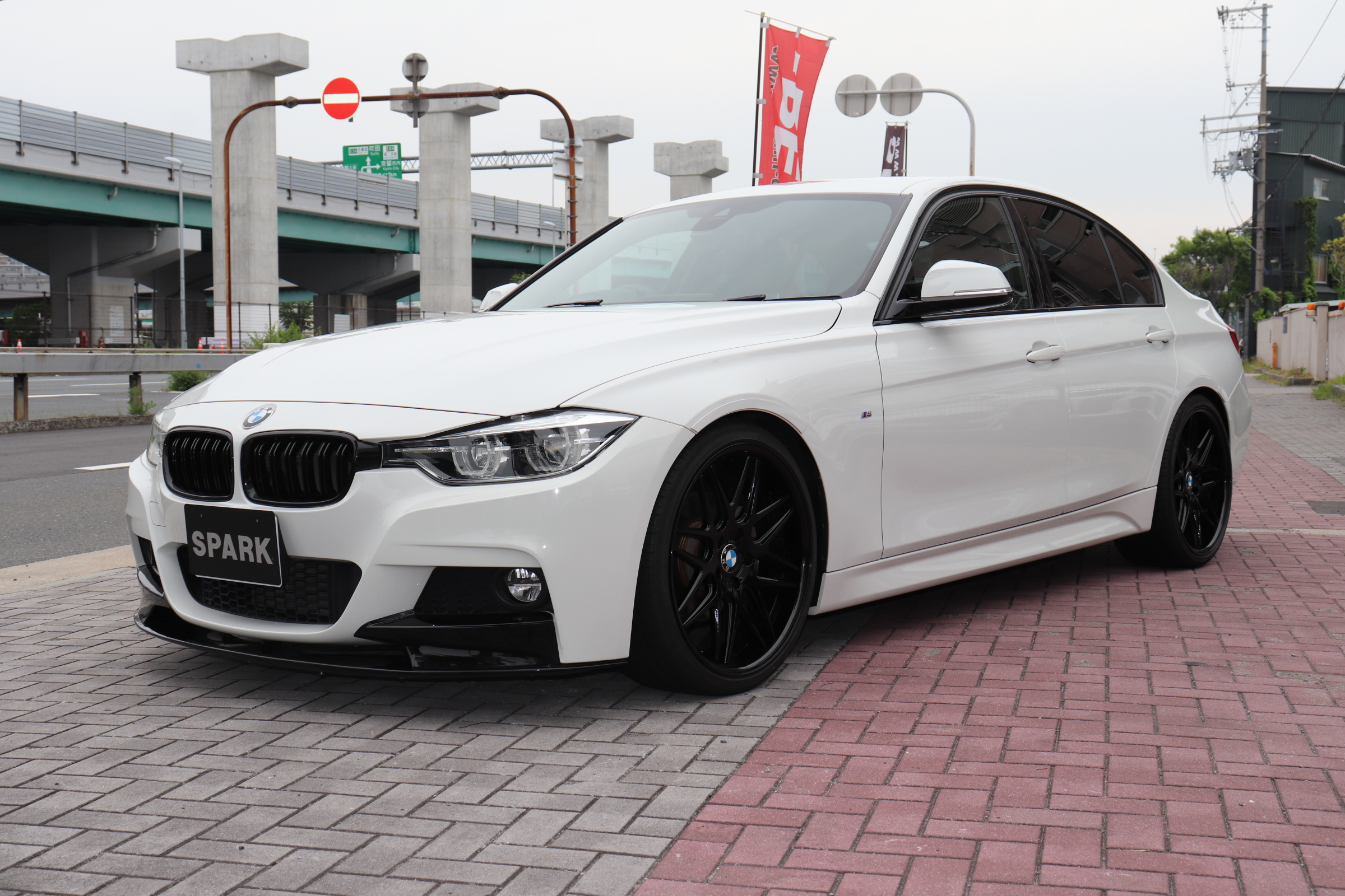 318i Mスポーツ 20インチホイール フロントリップ ローダウン車両画像09