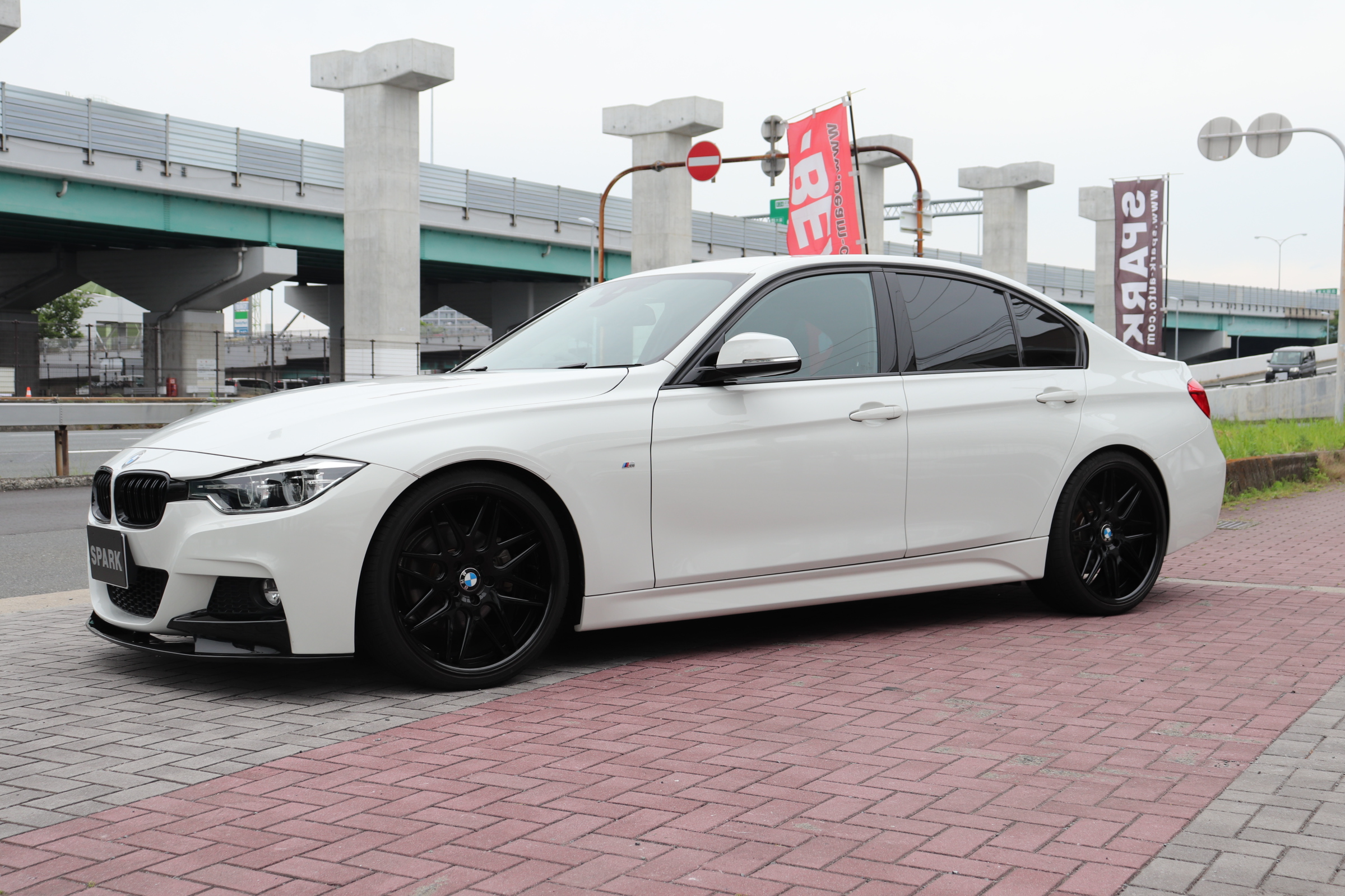 318i Mスポーツ 20インチホイール フロントリップ ローダウン車両画像08