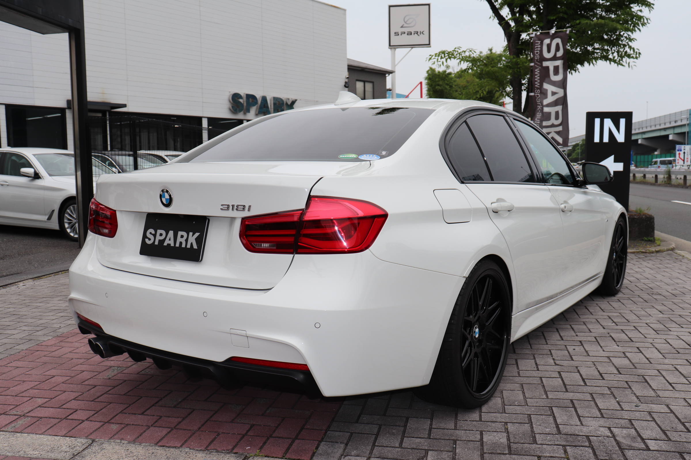 318i Mスポーツ 20インチホイール フロントリップ ローダウン車両画像05