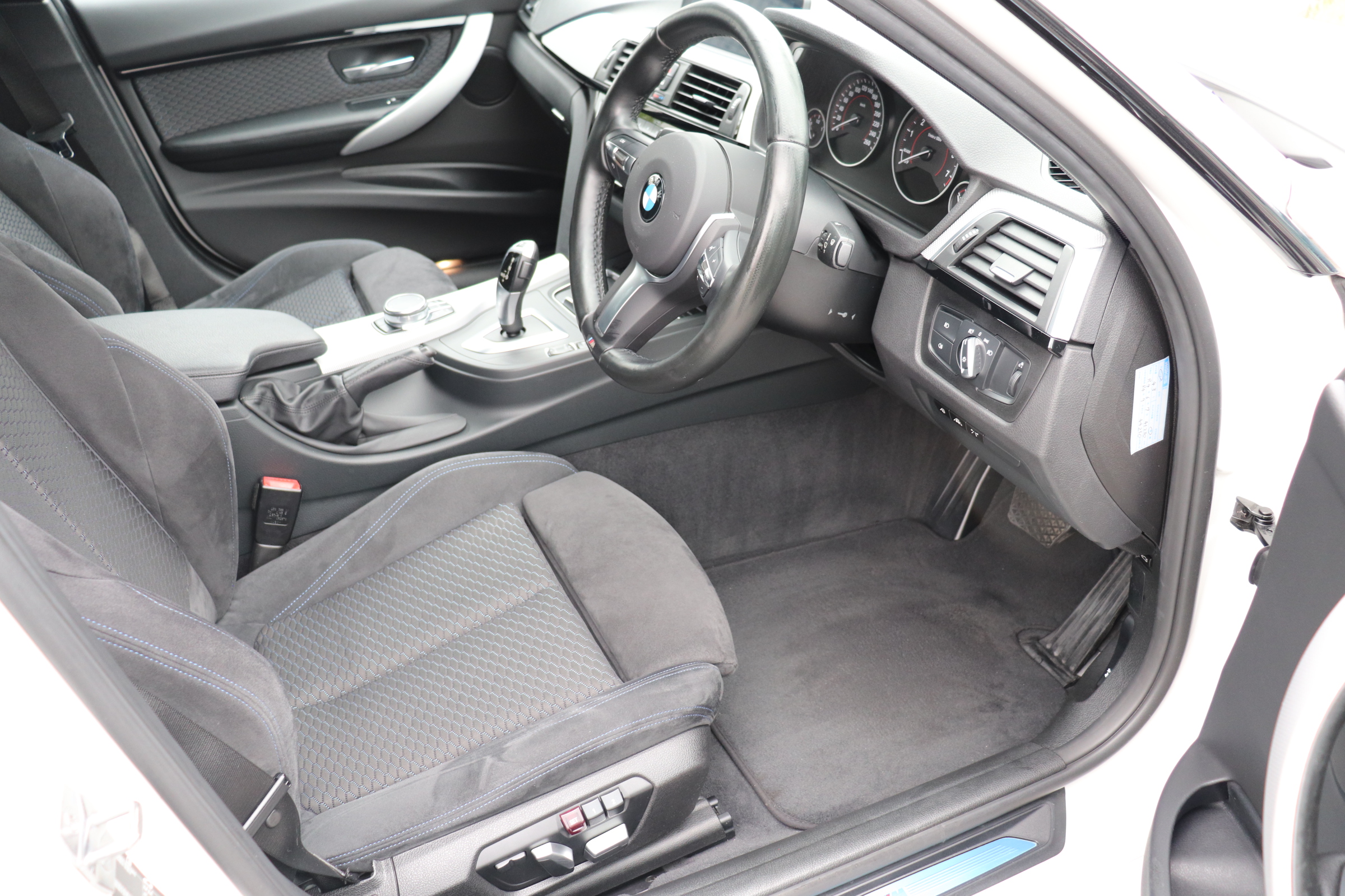 318i Mスポーツ 20インチホイール フロントリップ ローダウン車両画像13