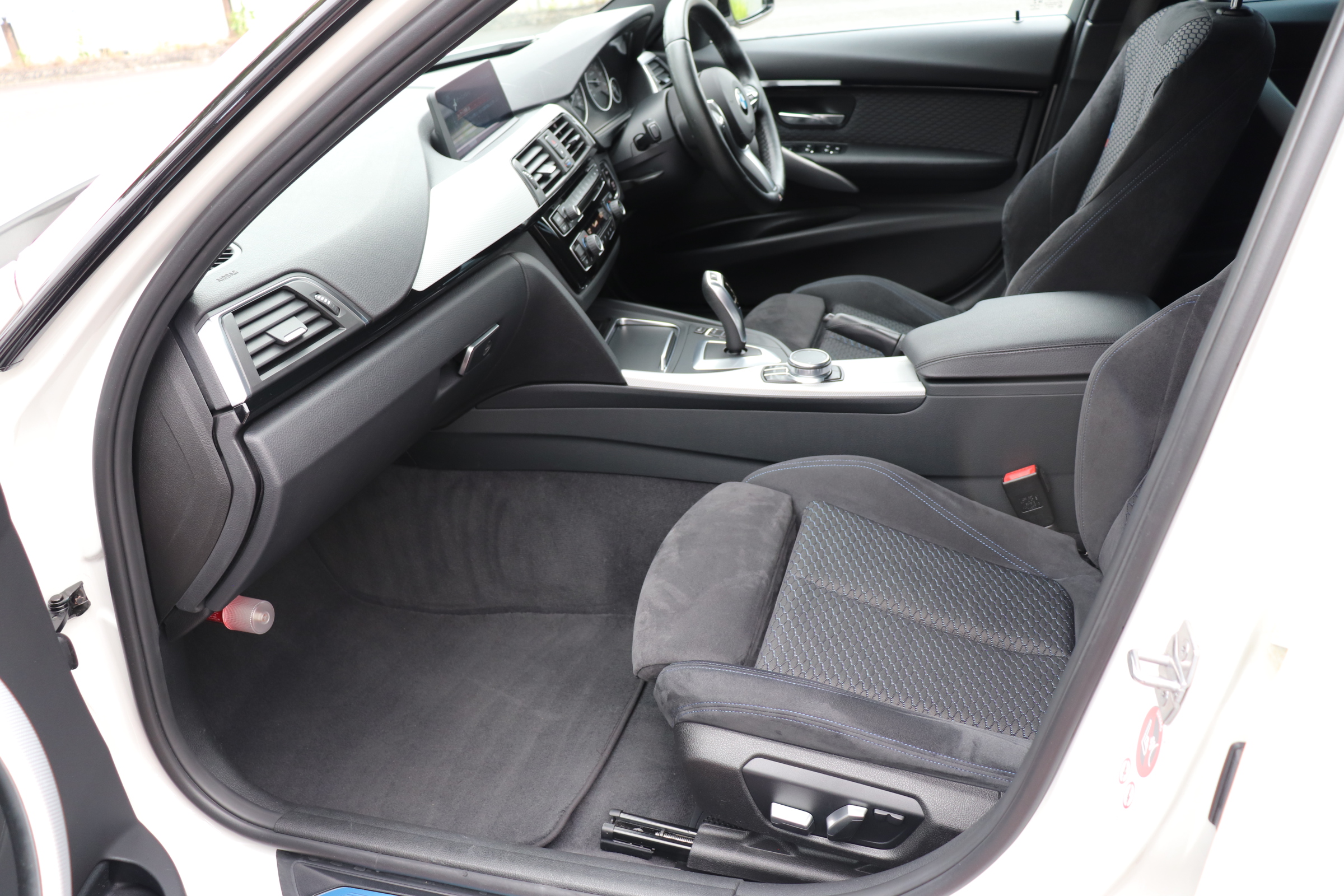 318i Mスポーツ 20インチホイール フロントリップ ローダウン車両画像14