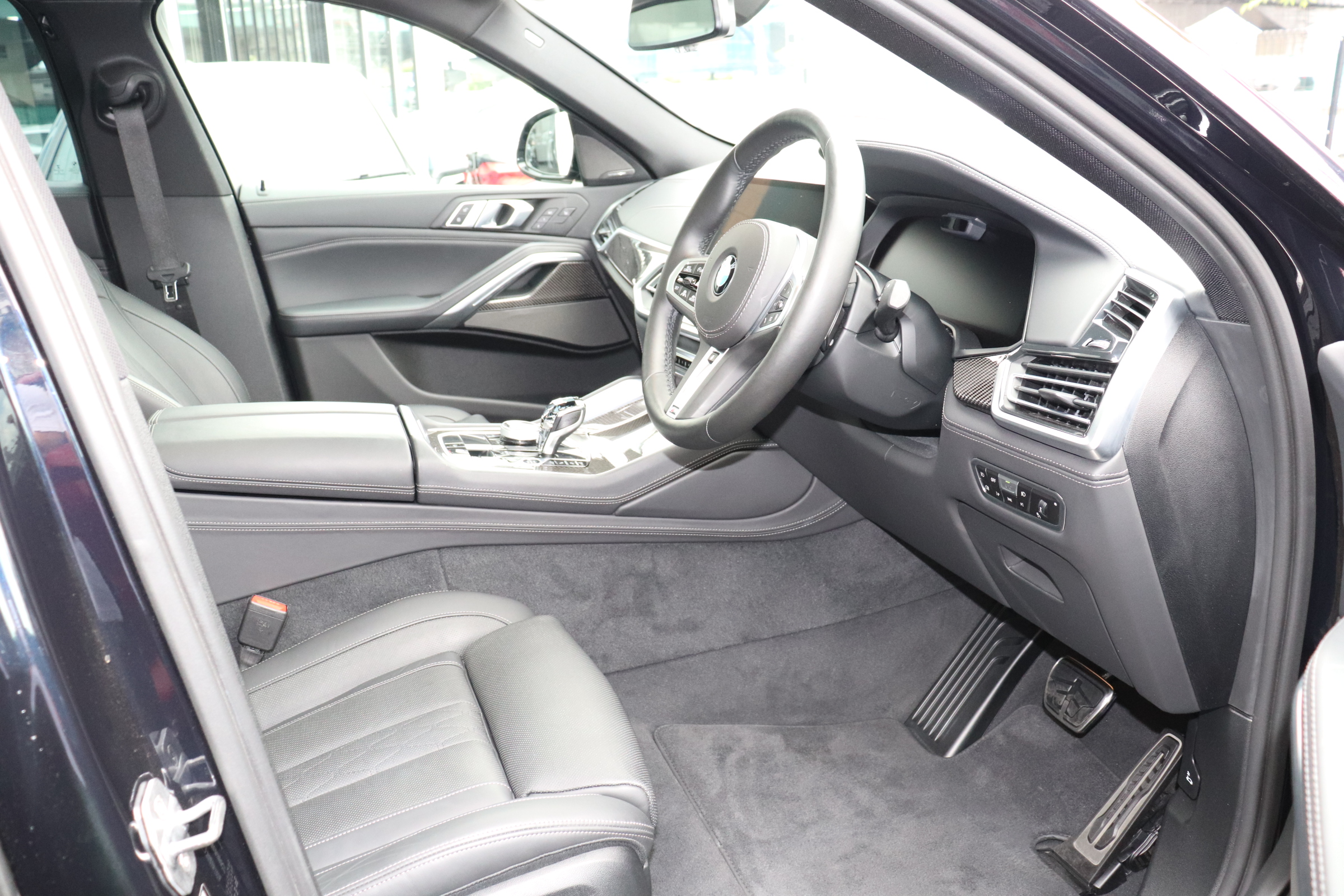 X6 xDrive35d Mスポーツ コンフォート＆プラスP 22インチAW カーボントリム 黒革車両画像11