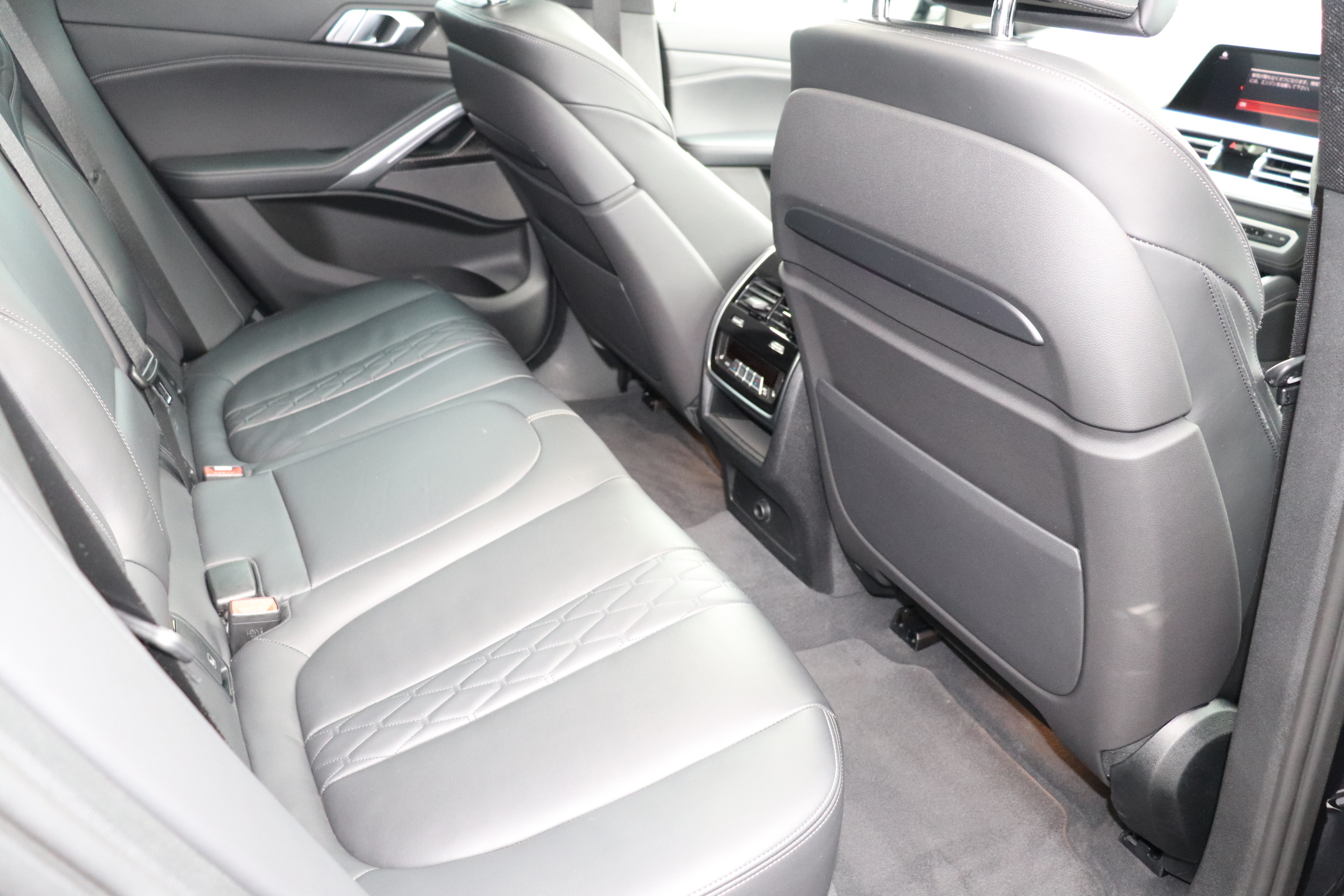 X6 xDrive35d Mスポーツ コンフォート＆プラスP 22インチAW カーボントリム 黒革車両画像12