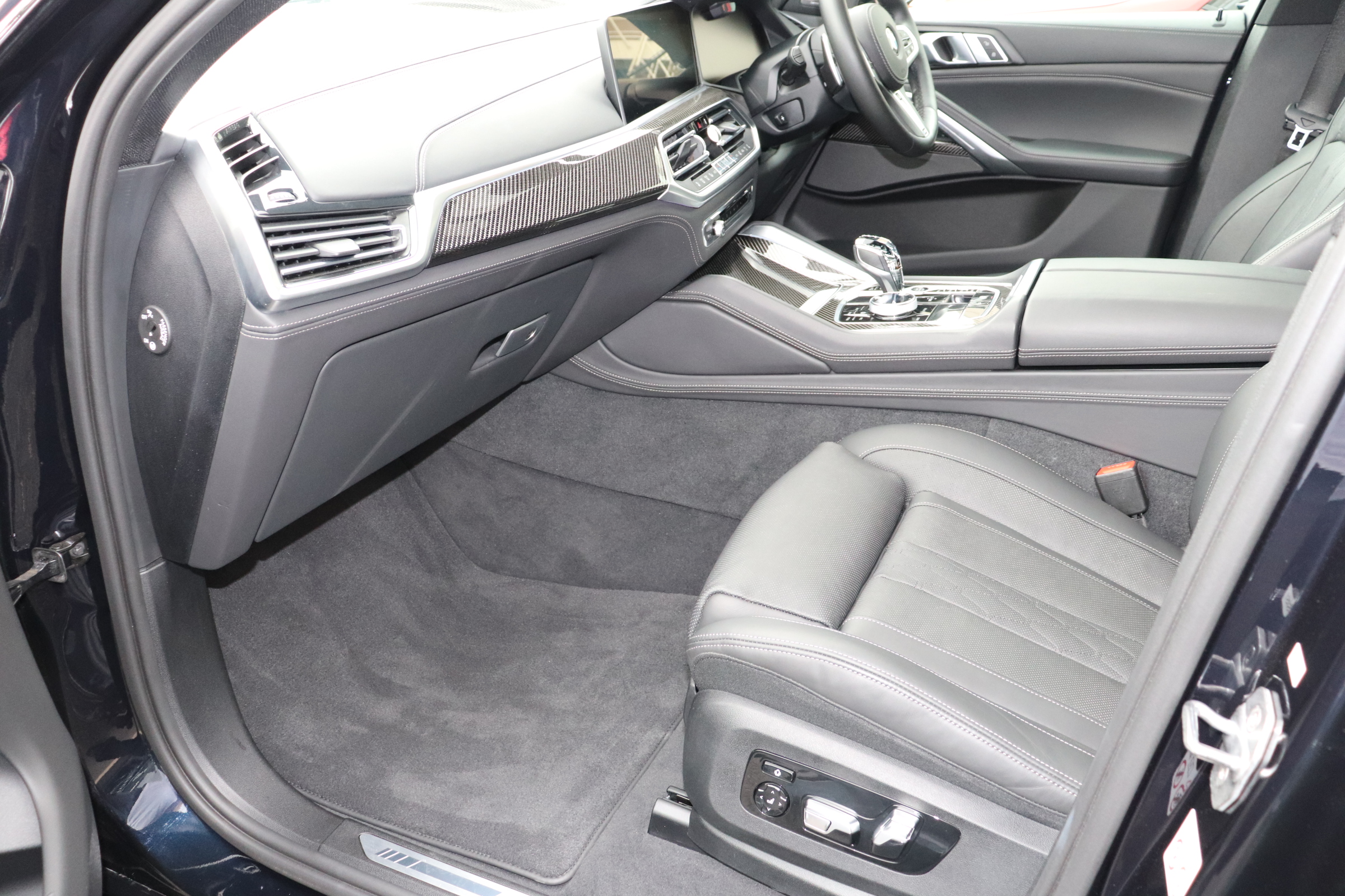 X6 xDrive35d Mスポーツ コンフォート＆プラスP 22インチAW カーボントリム 黒革車両画像13