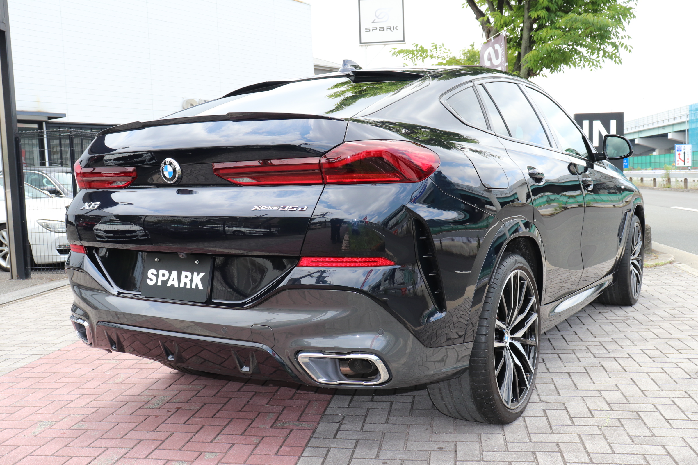 X6 xDrive35d Mスポーツ コンフォート＆プラスP 22インチAW カーボントリム 黒革車両画像05