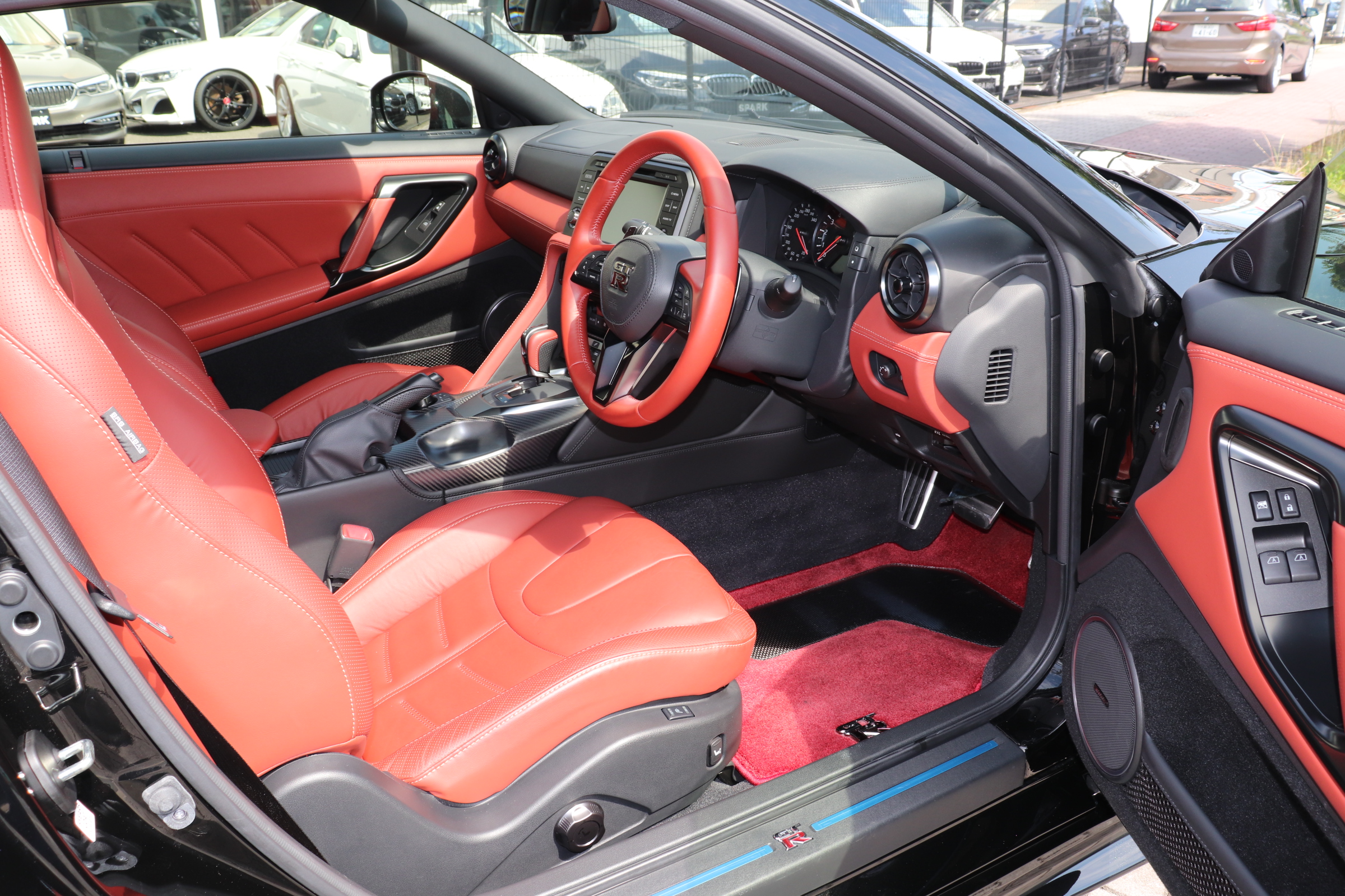 GT-R 3.8プレミアムエディション 4WD ワンオーナー 赤革 屋内保管 禁煙車両画像09
