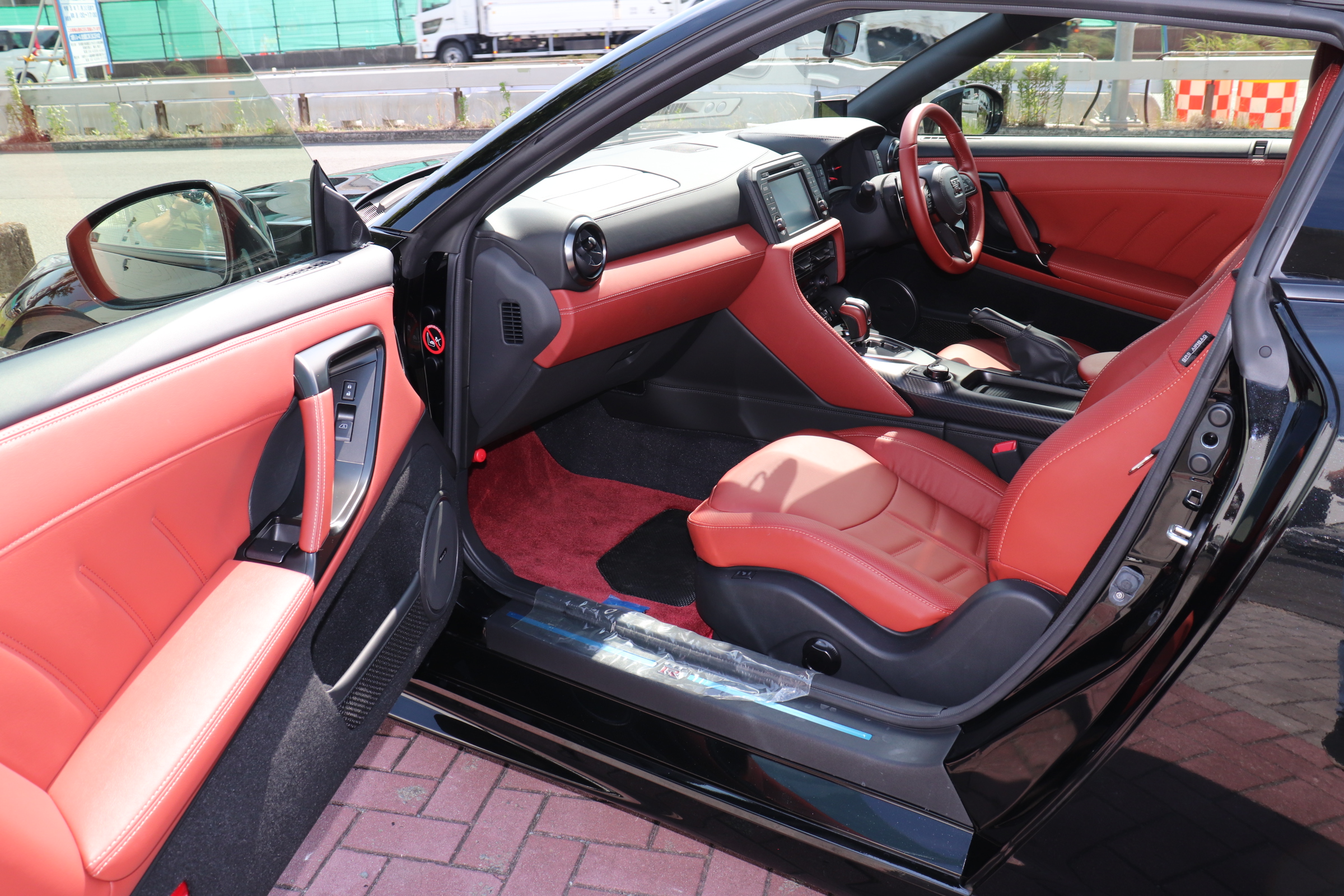GT-R 3.8プレミアムエディション 4WD ワンオーナー 赤革 屋内保管 禁煙車両画像11
