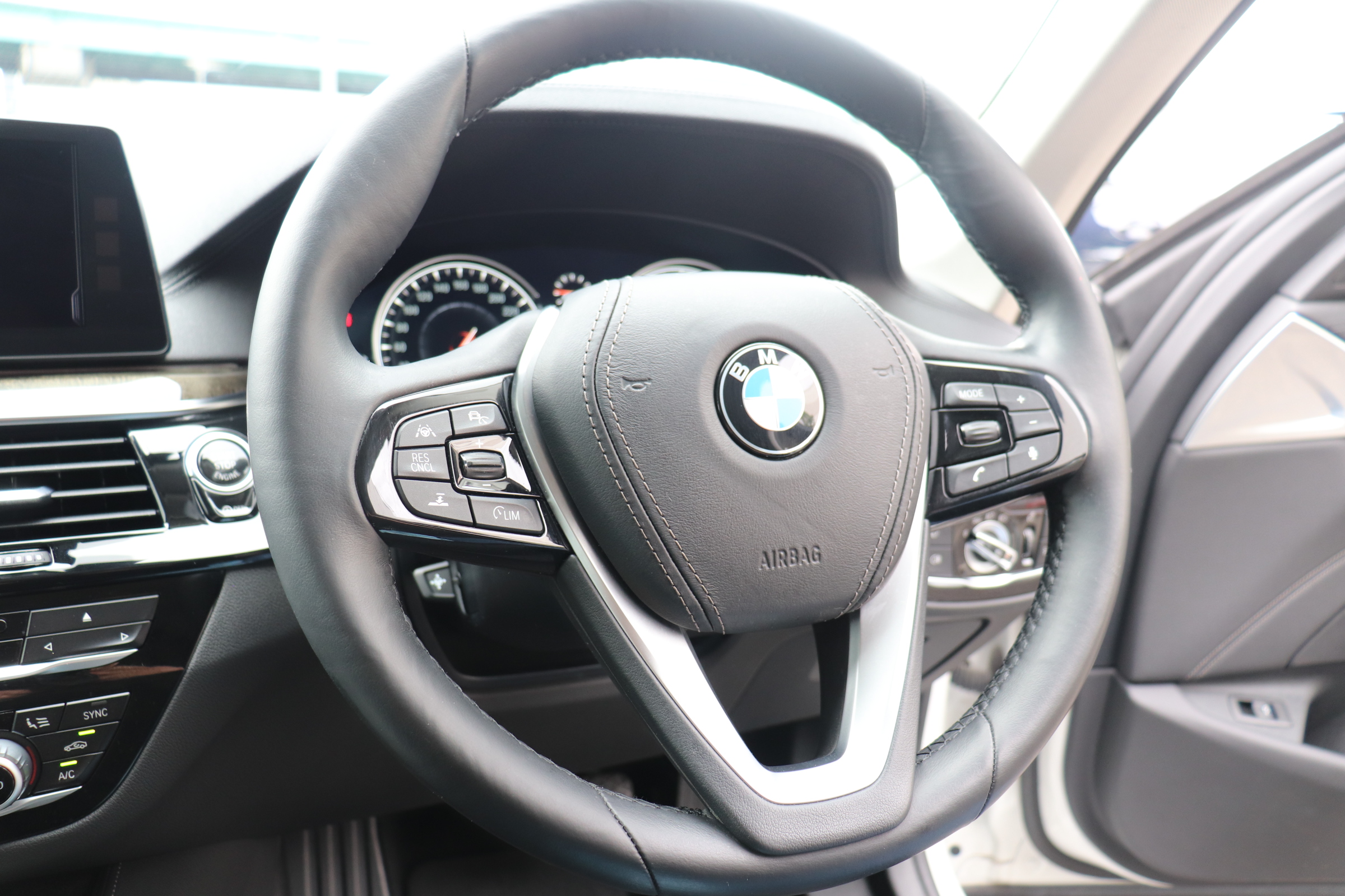 530i ラグジュアリーBEAMコンプリートカー ワンオナ 黒革 HUD ジェスチャーC車両画像15
