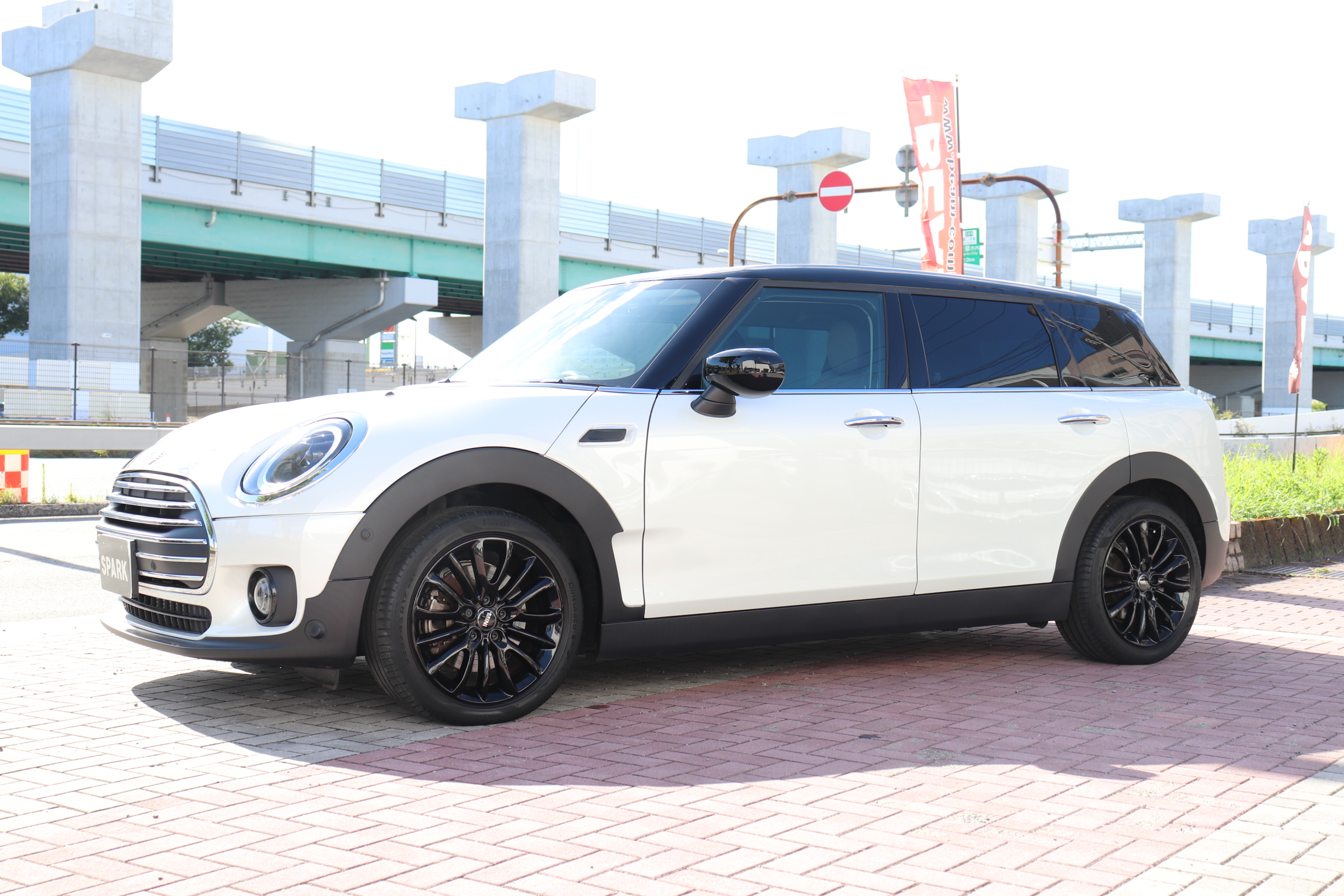 MINI クーパーDクラブマン プレミアムプラスパッケージ ワンオーナー 最終モデル車両画像08