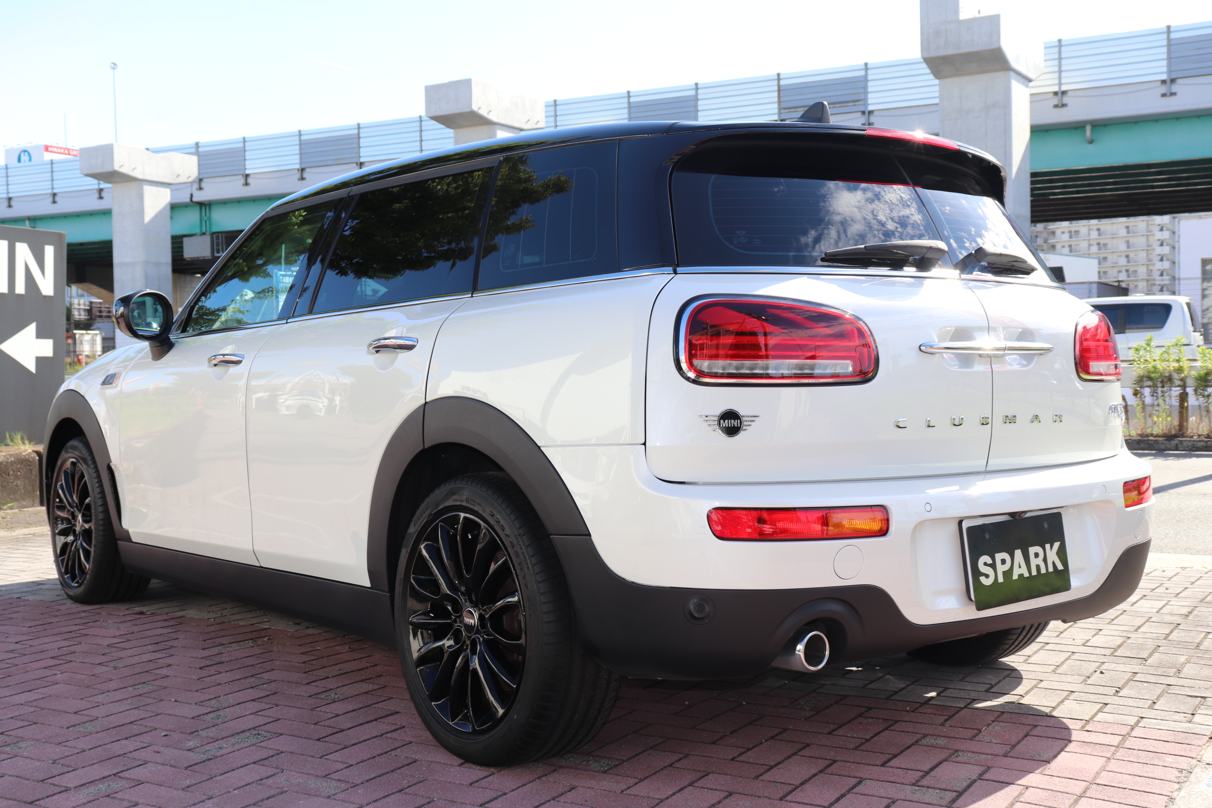 MINI クーパーDクラブマン プレミアムプラスパッケージ ワンオーナー 最終モデル車両画像07