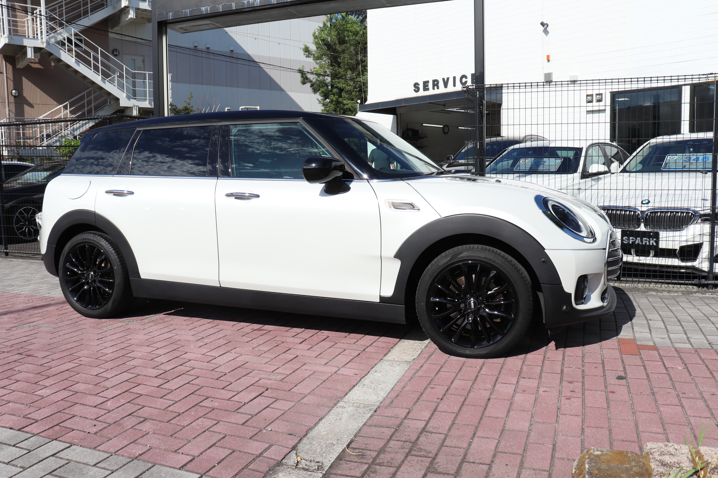MINI クーパーDクラブマン プレミアムプラスパッケージ ワンオーナー 最終モデル車両画像04