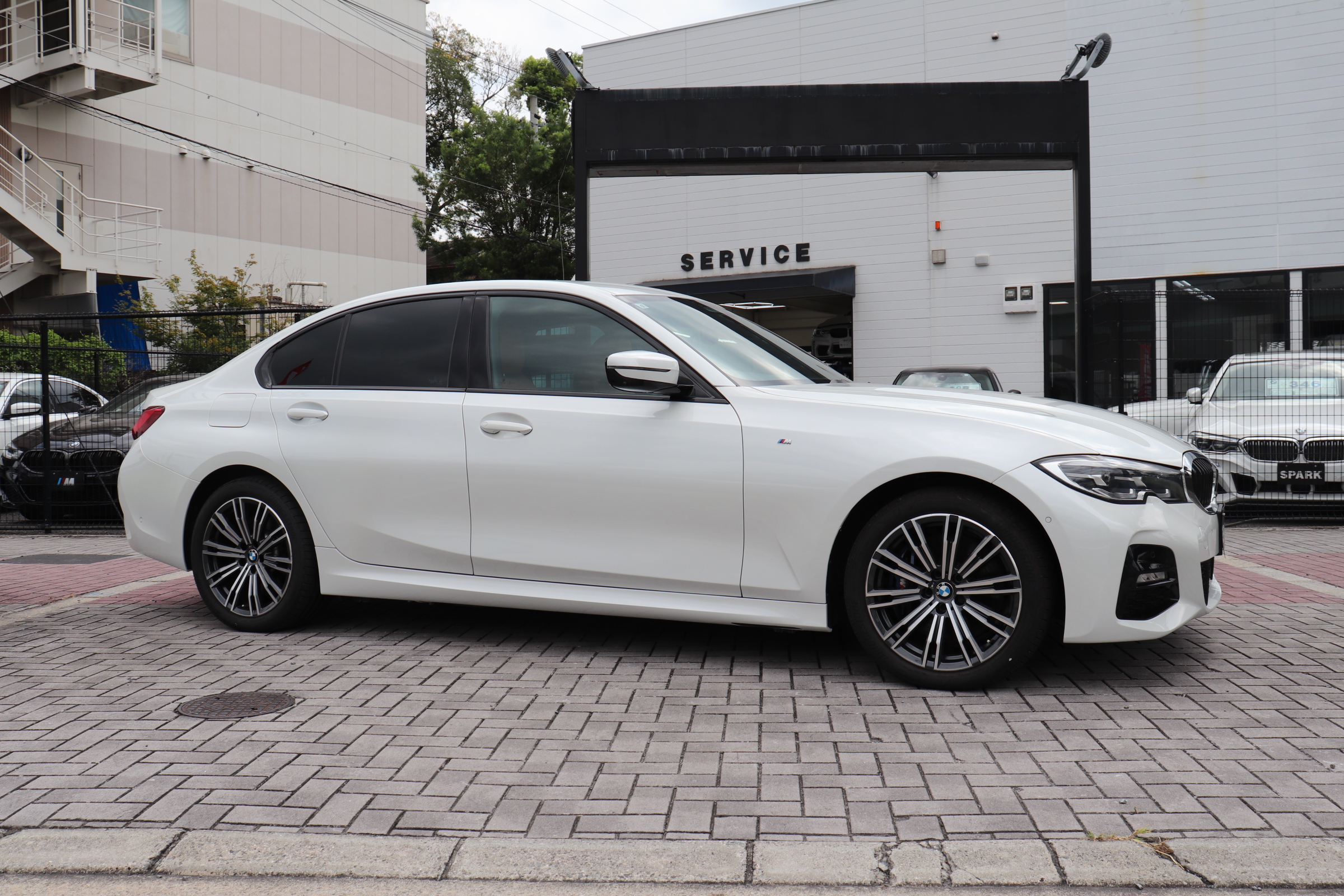 330e Mスポーツ エディション ジョイプラス ワンオーナー コニャックレザー車両画像04