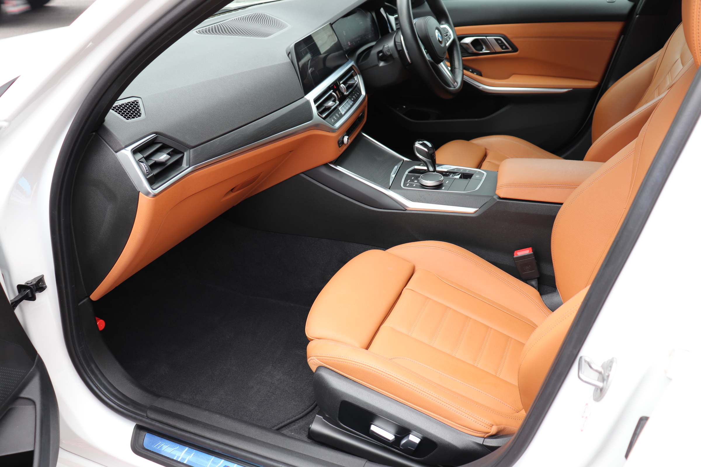 330e Mスポーツ エディション ジョイプラス ワンオーナー コニャックレザー車両画像13