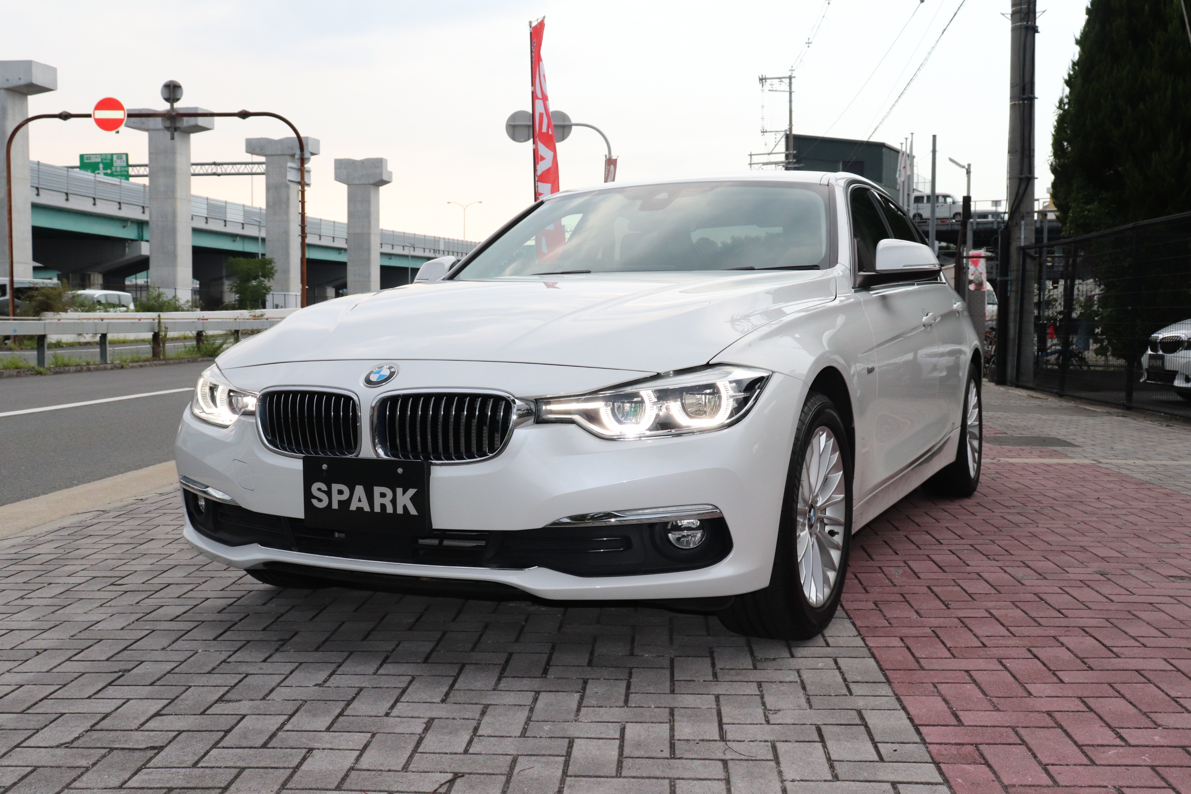 320d ラグジュアリー 後期モデル ブラックレザーシート ACC レーンチェンジWの画像