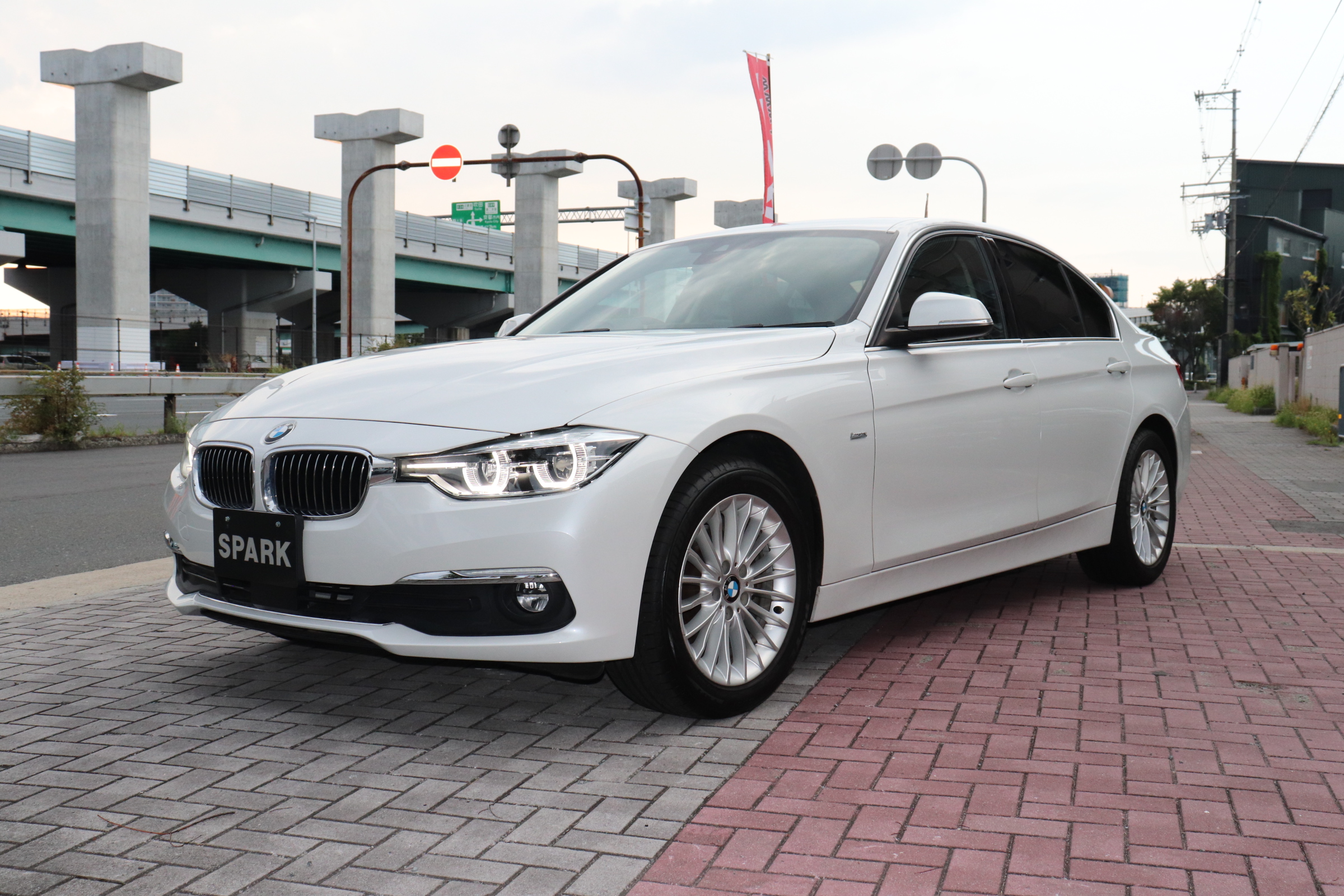 320d ラグジュアリー 後期モデル ブラックレザーシート ACC レーンチェンジW車両画像09