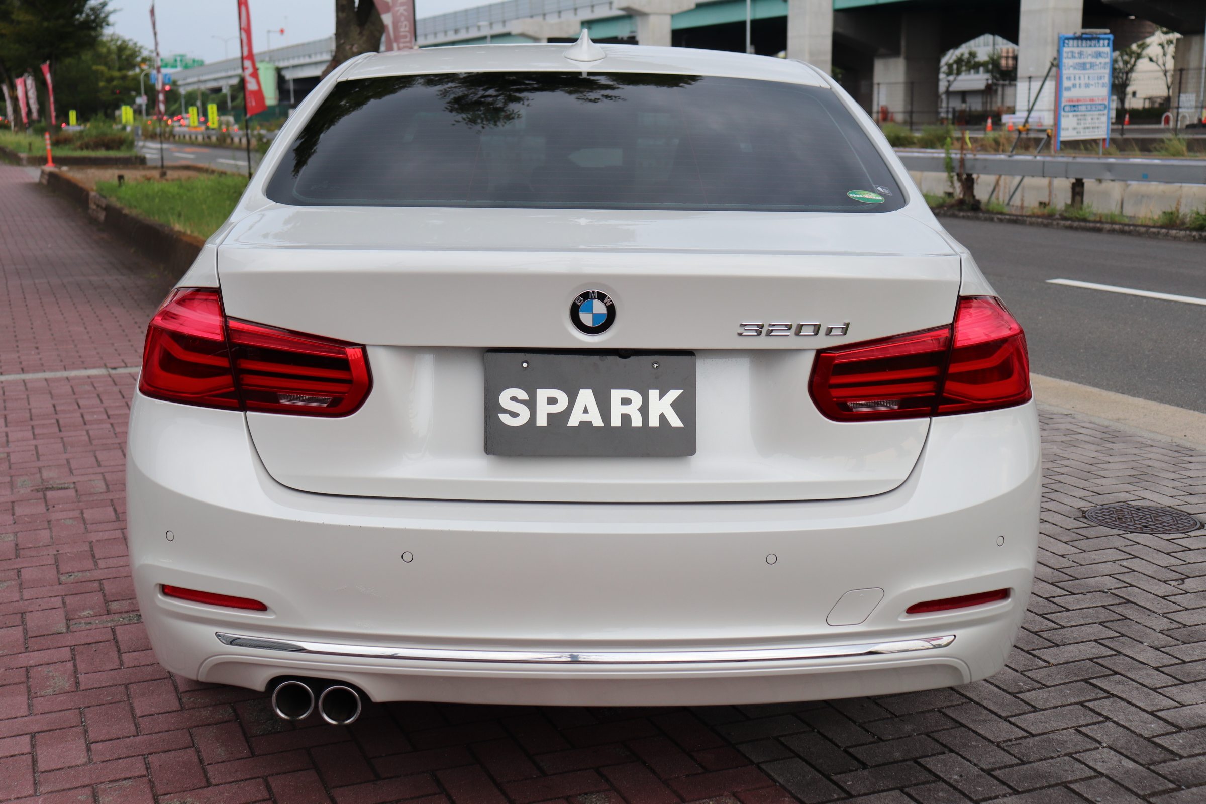 320d ラグジュアリー 後期モデル ブラックレザーシート ACC レーンチェンジW車両画像06