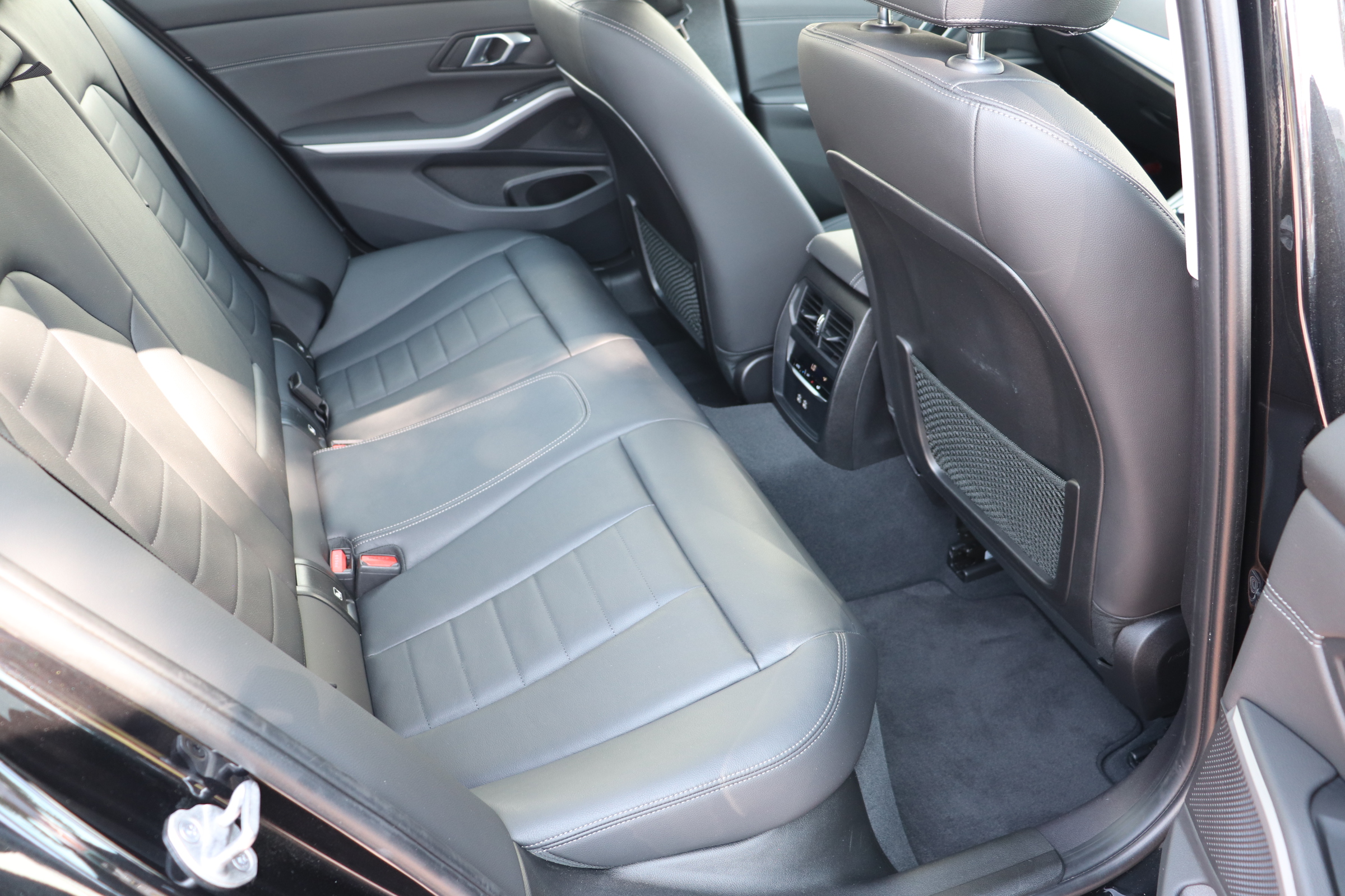 320i ハイラインパッケージ BEAMコンプリートカー ブラックレザー オートトランク車両画像12