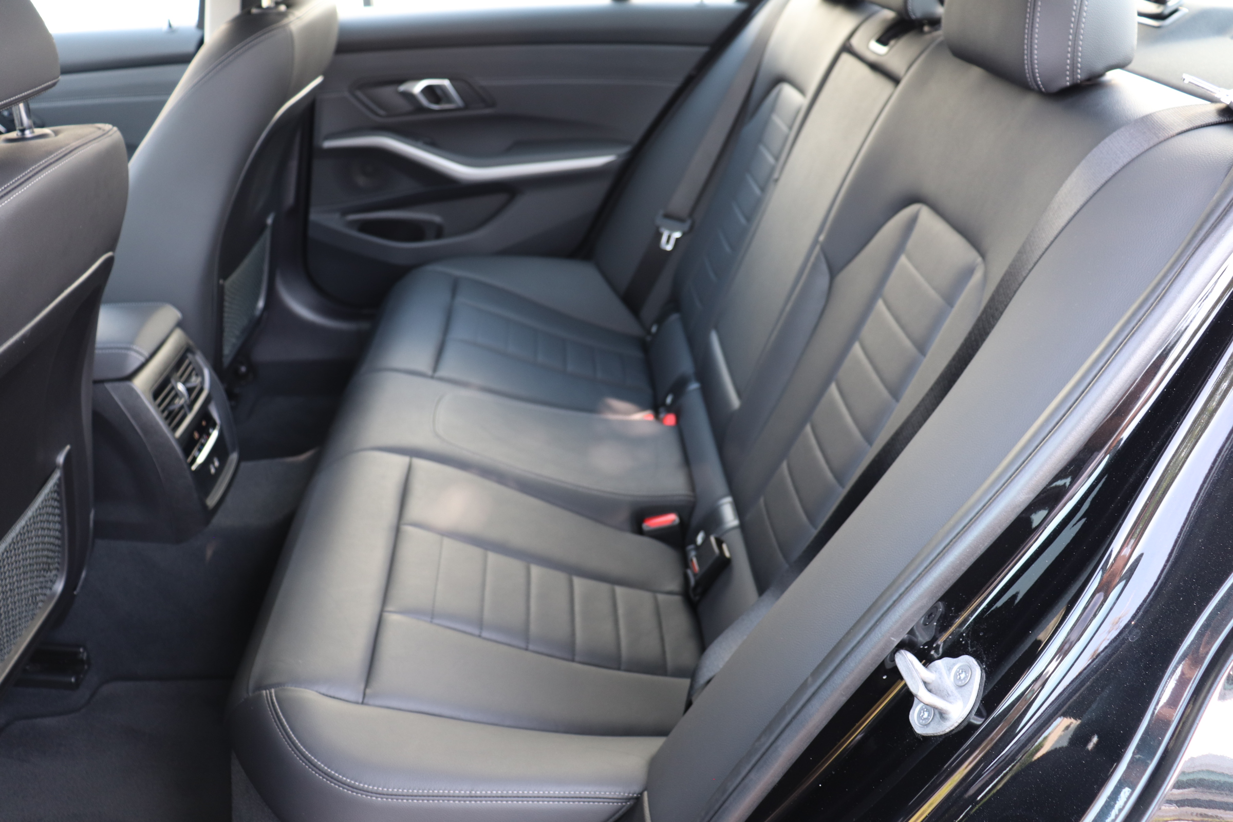 320i ハイラインパッケージ BEAMコンプリートカー ブラックレザー オートトランク車両画像14