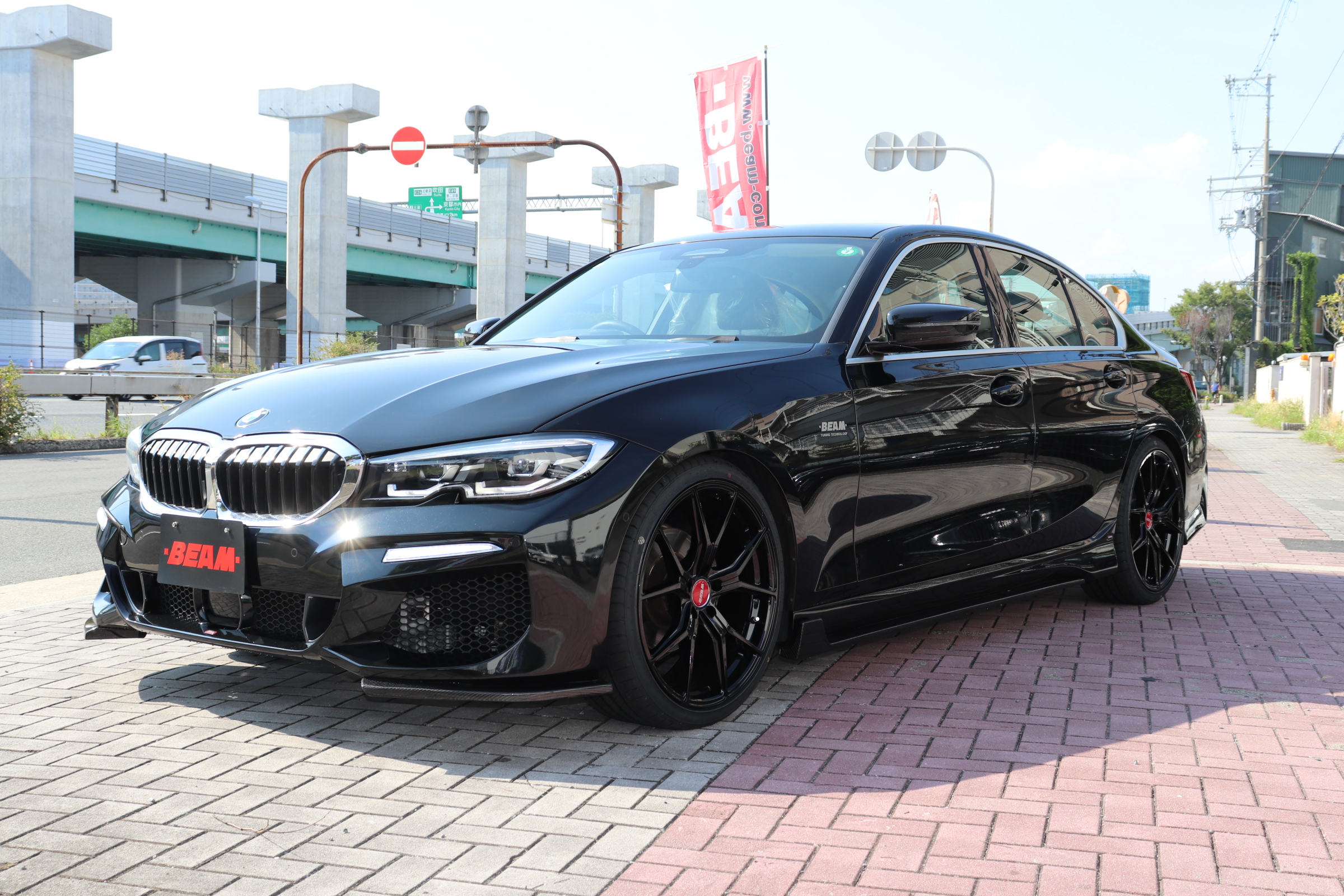 320i ハイラインパッケージ BEAMコンプリートカー ブラックレザー オートトランク車両画像09