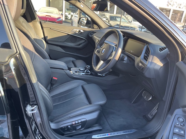 M235i xDrive　グランクーペ　ブラックレザーシート　シートヒーター車両画像09