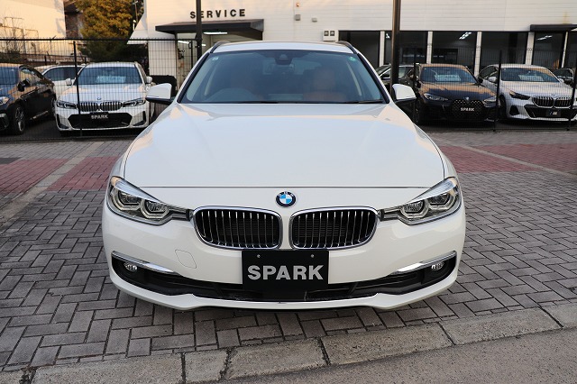 320dラグジュアリーツーリング　ブラウンレザー　フルセグTV　車両画像02