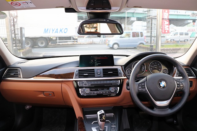 320dラグジュアリーツーリング　ブラウンレザー　フルセグTV　車両画像12