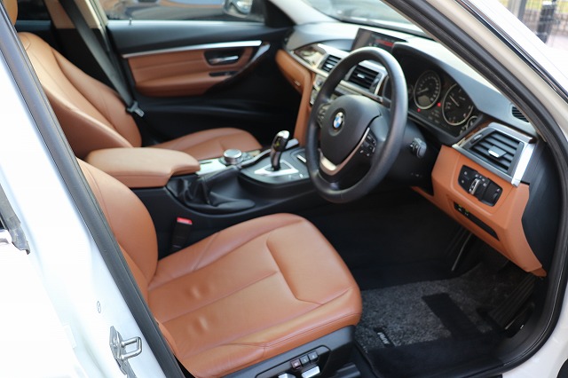 320dラグジュアリーツーリング　ブラウンレザー　フルセグTV　車両画像10