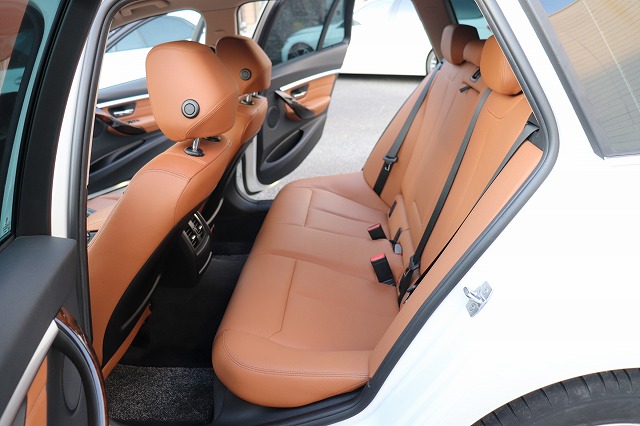 320dラグジュアリーツーリング　ブラウンレザー　フルセグTV　車両画像13