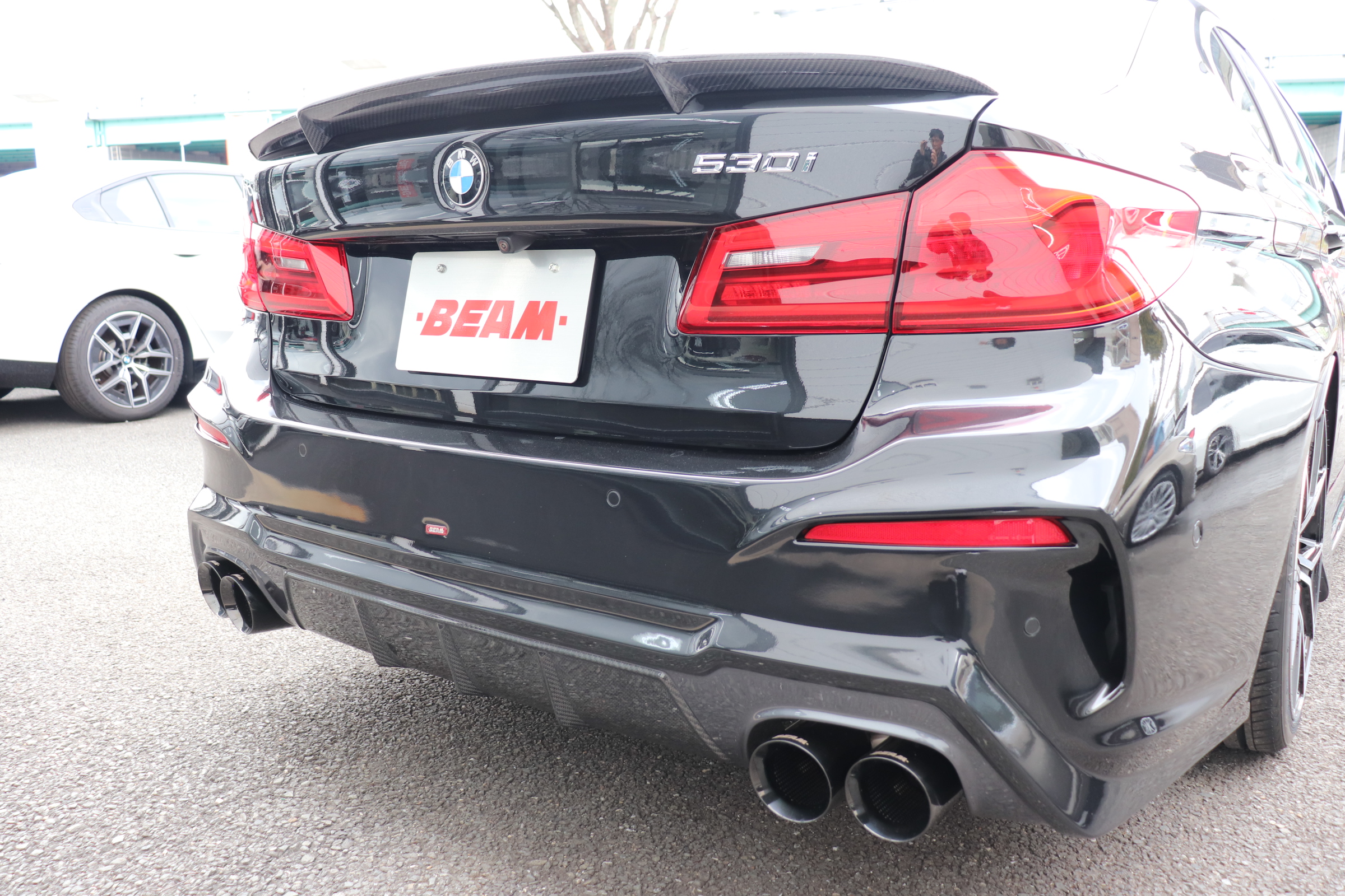 530i ラグジュアリー ＢＥＡＭコンプリート ＢＥＡＭフルエアロ ２０インチＡＷ ＢＥＡＭ４本マフラー ローダウン 黒レザーシート 前後席シートヒーター Ｐトランク 全方位カメラ ＨＵＤ車両画像06